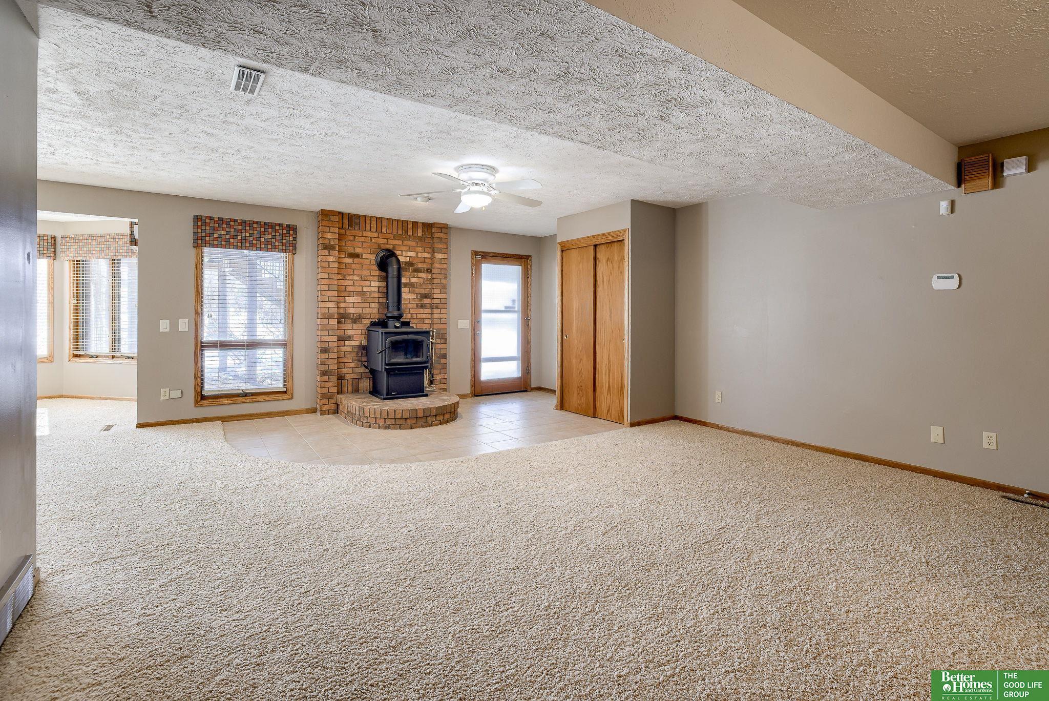 9404 Valaretta Drive, Gretna, Nebraska image 40