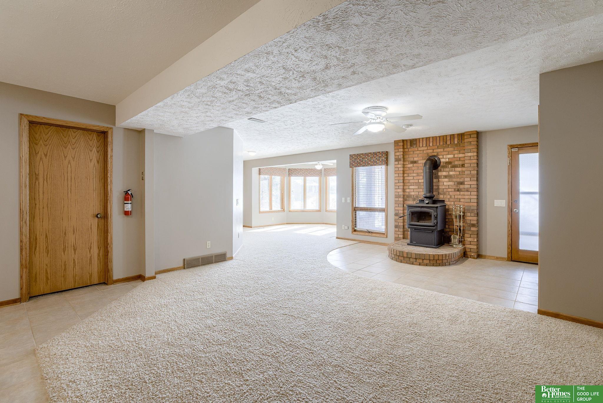 9404 Valaretta Drive, Gretna, Nebraska image 42