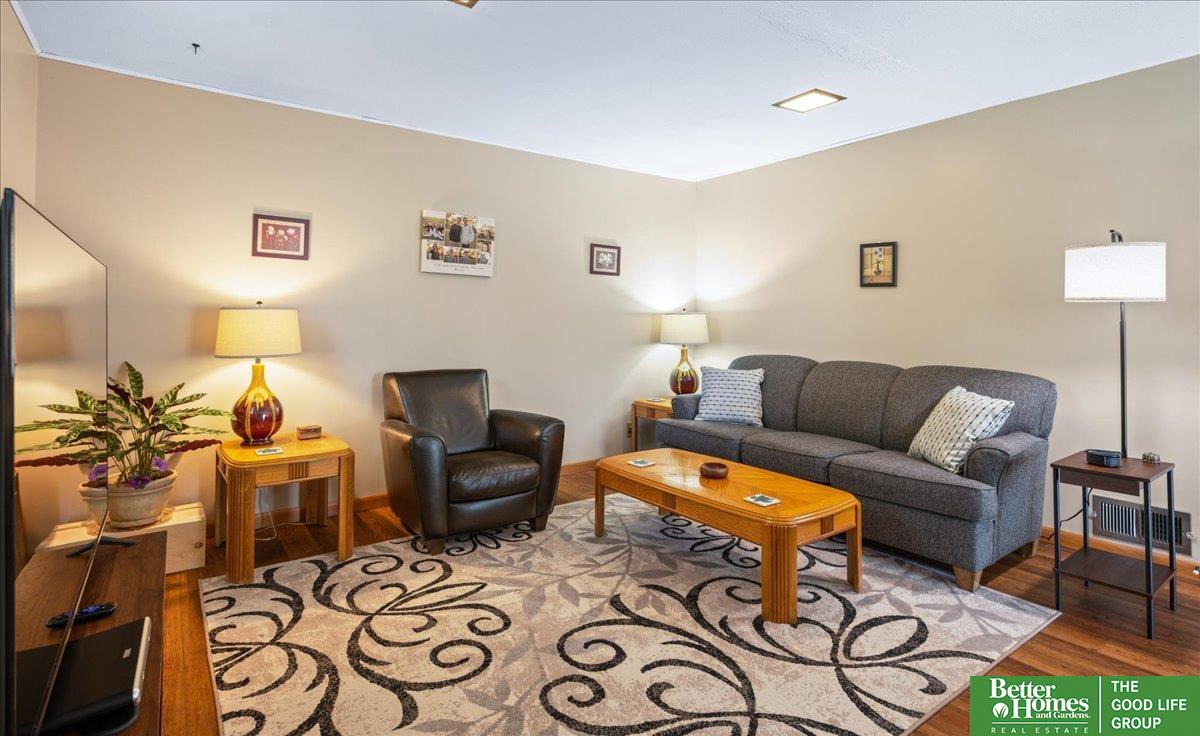 6070 Buckingham Avenue, Omaha, Nebraska image 17