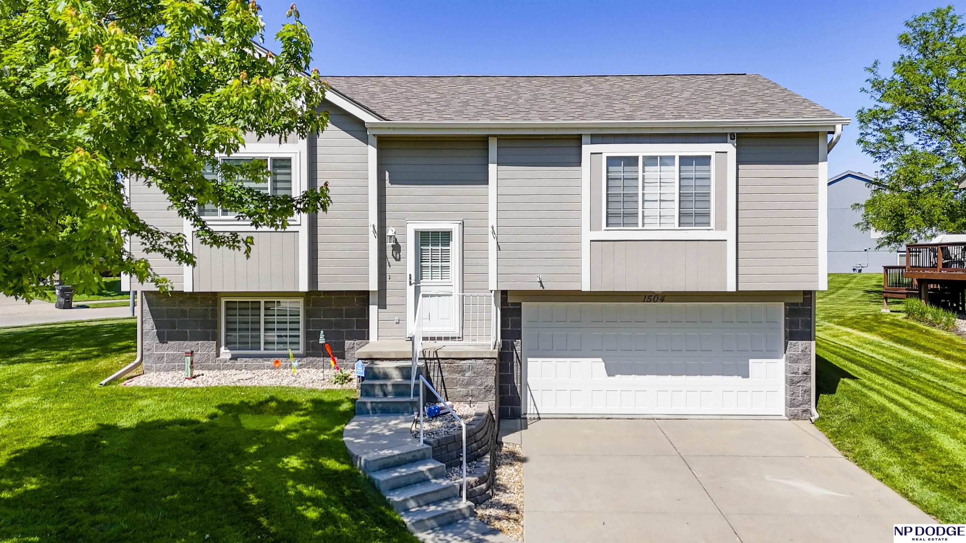1504 Lakewood Drive, Papillion, Nebraska image 1