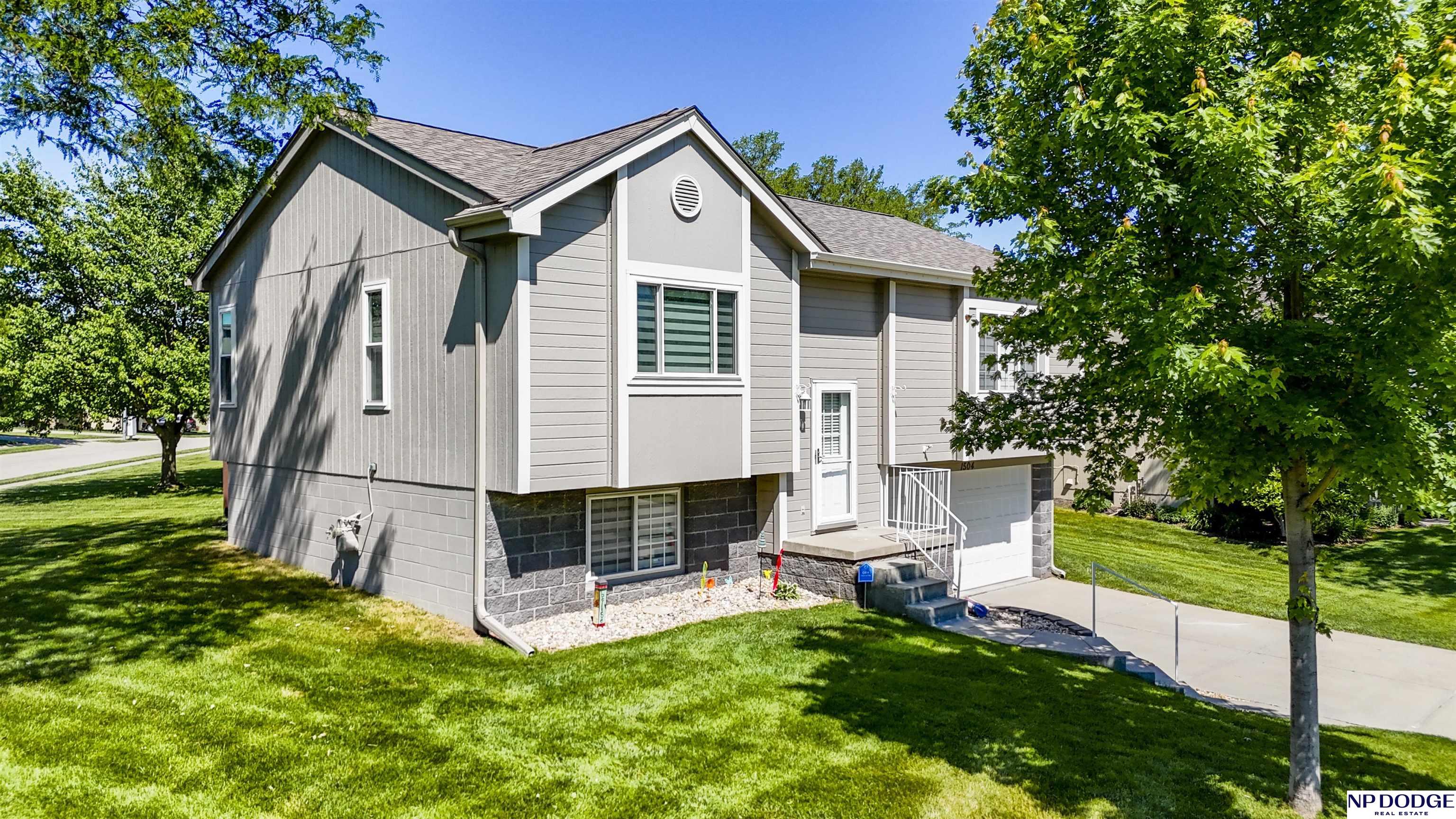 1504 Lakewood Drive, Papillion, Nebraska image 3