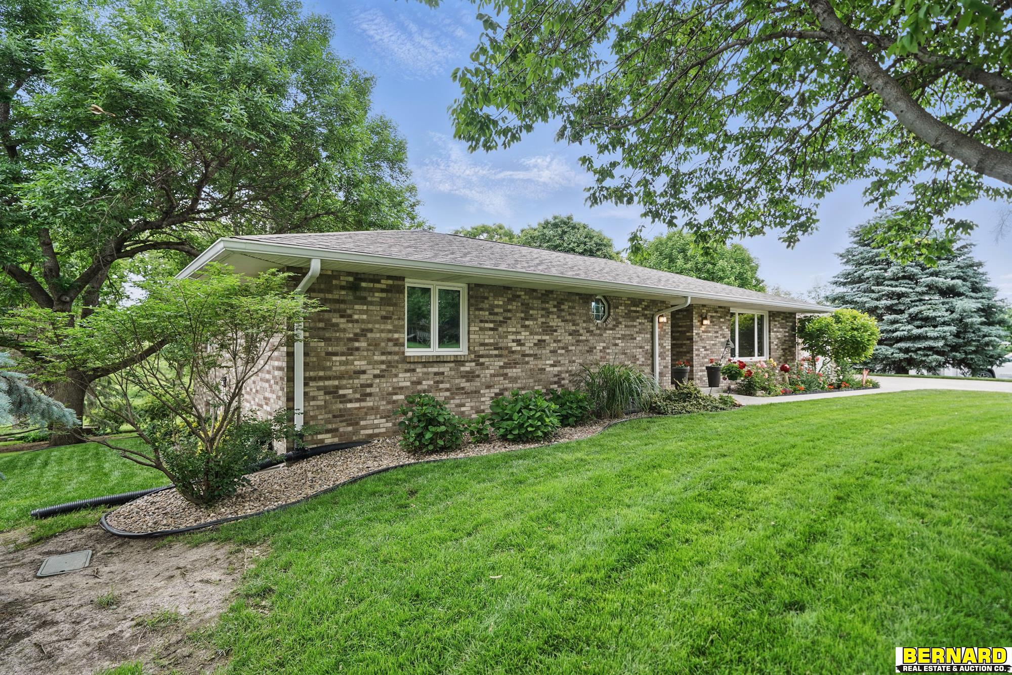 609 Pinewood Drive, Nebraska City, Nebraska image 2