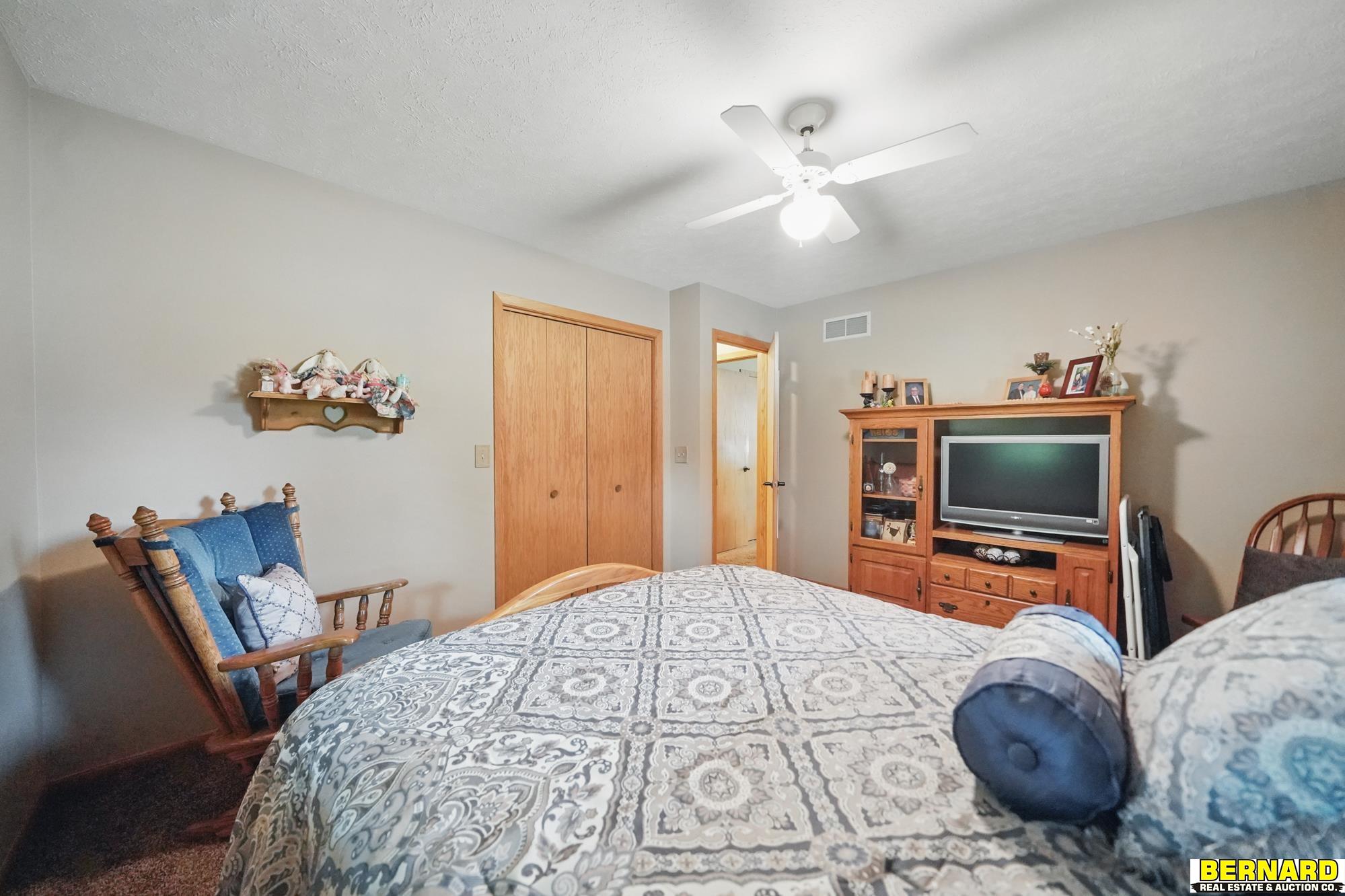 609 Pinewood Drive, Nebraska City, Nebraska image 32