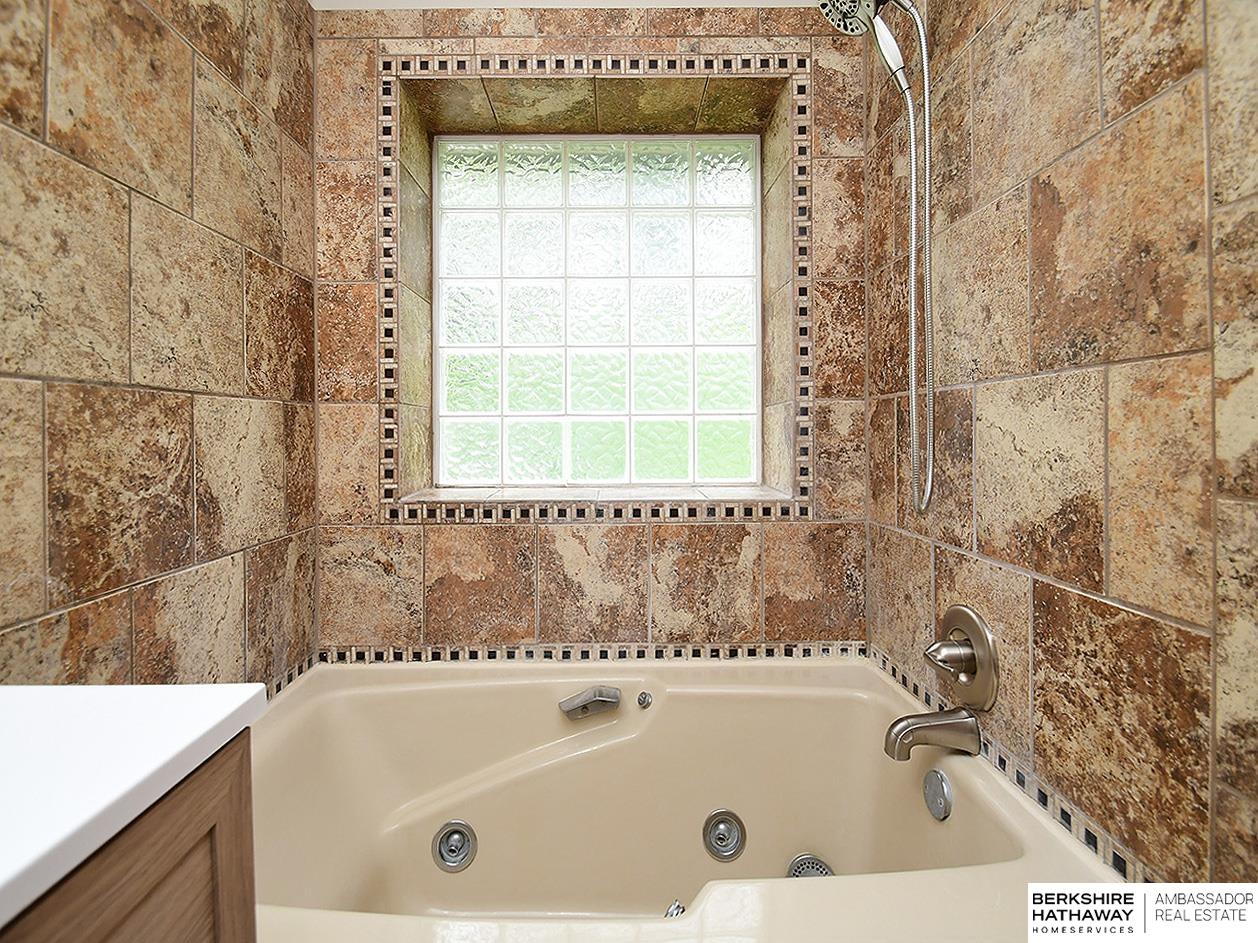 22327 Three Bridge Road, Council Bluffs, Iowa image 18