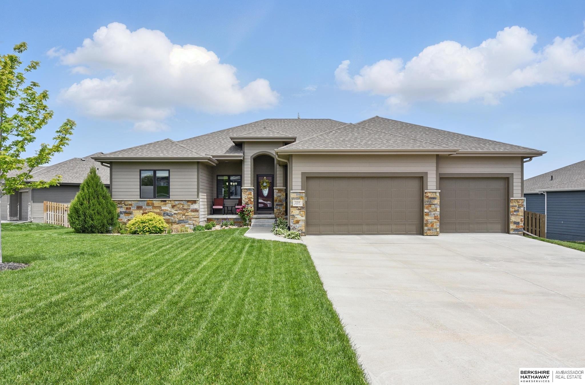 235 N 10th Avenue, Springfield, Nebraska image 1