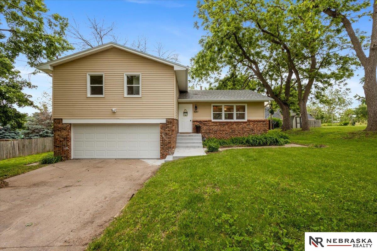 8261 Stephanie Lane, Bellevue, Nebraska image 1