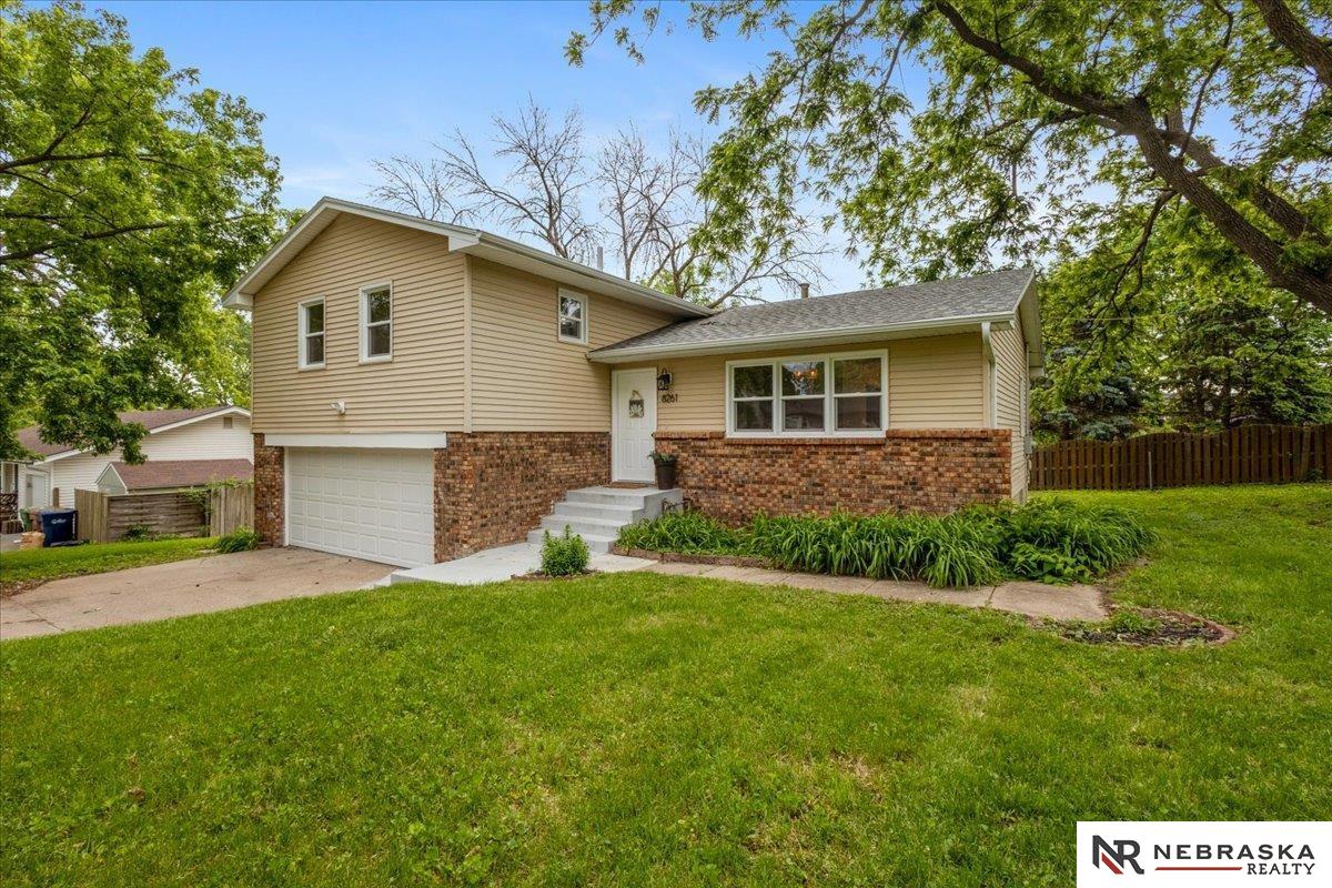 8261 Stephanie Lane, Bellevue, Nebraska image 2
