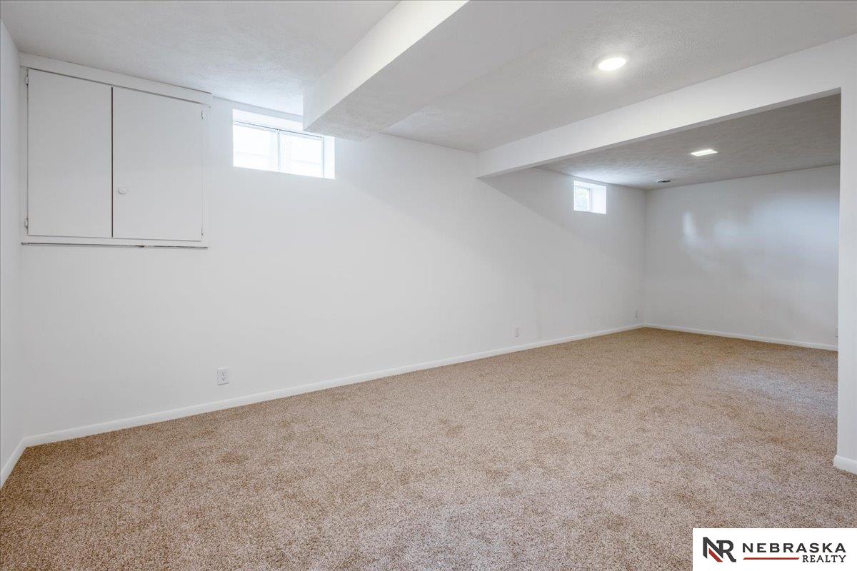 8261 Stephanie Lane, Bellevue, Nebraska image 36