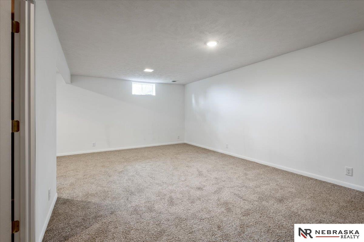 8261 Stephanie Lane, Bellevue, Nebraska image 37