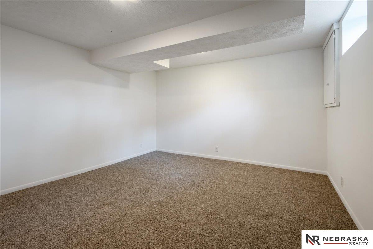 8261 Stephanie Lane, Bellevue, Nebraska image 38