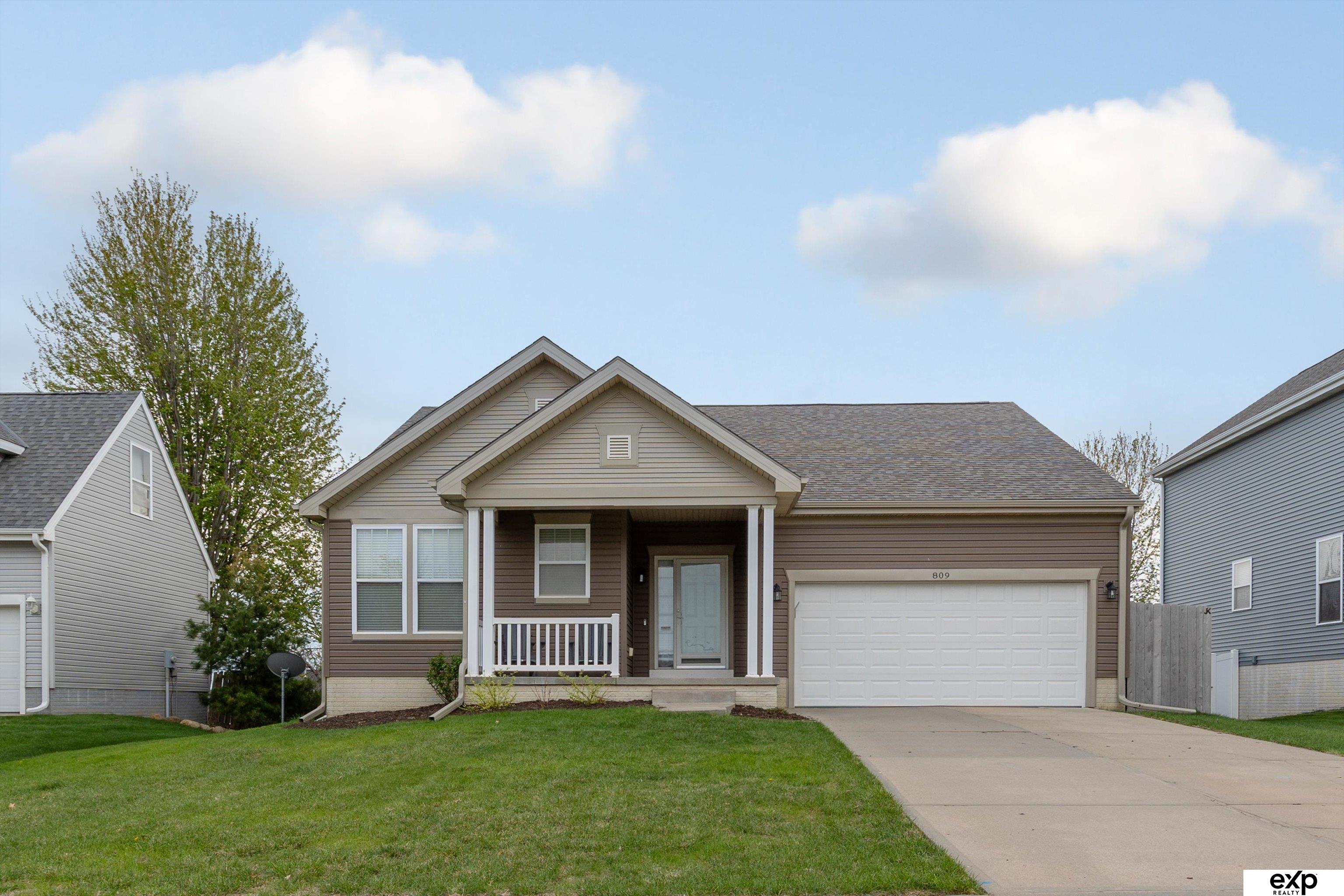 809 Stony Point Drive, Papillion, Nebraska image 1