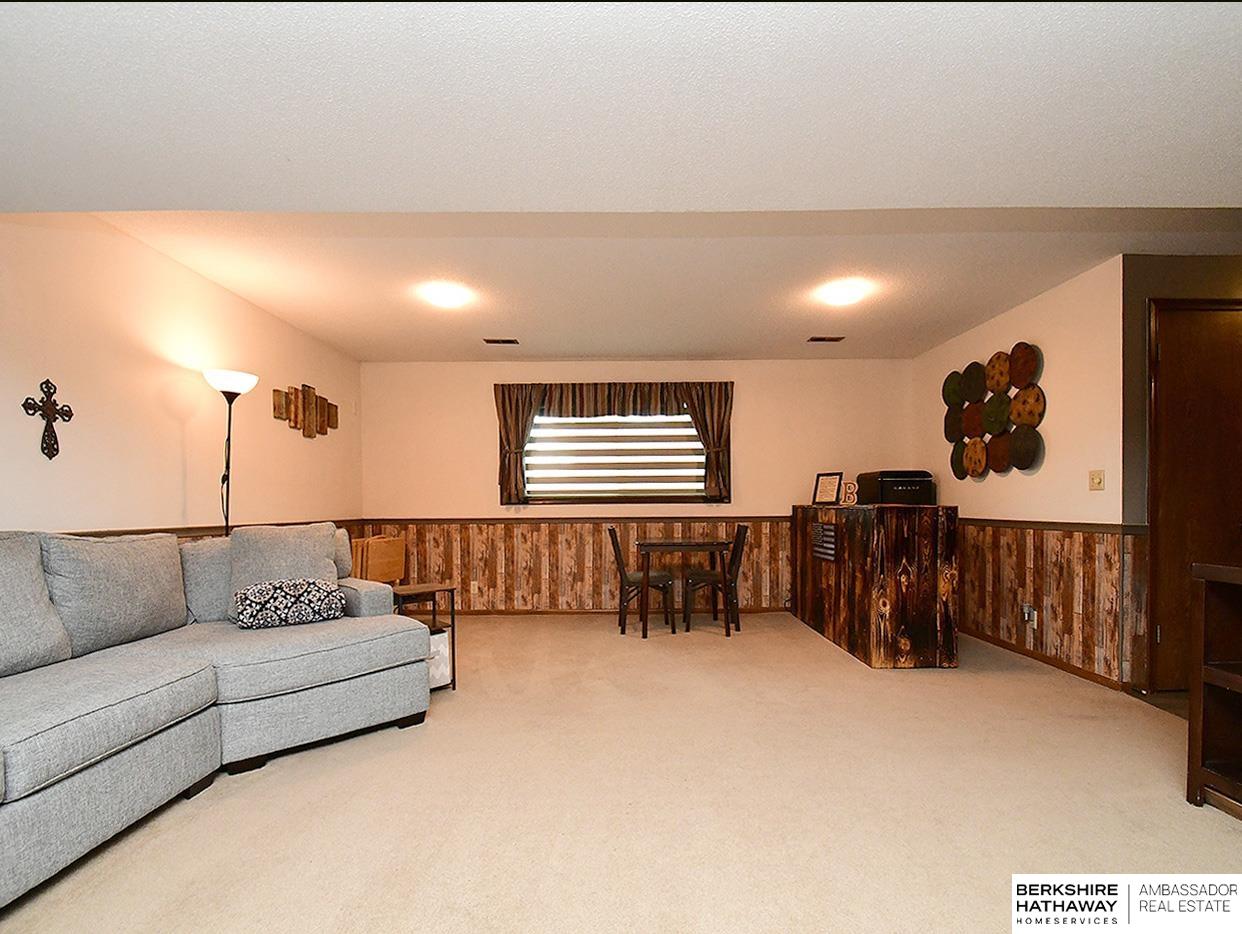 4430 Shady Lane Circle, Omaha, Nebraska image 27