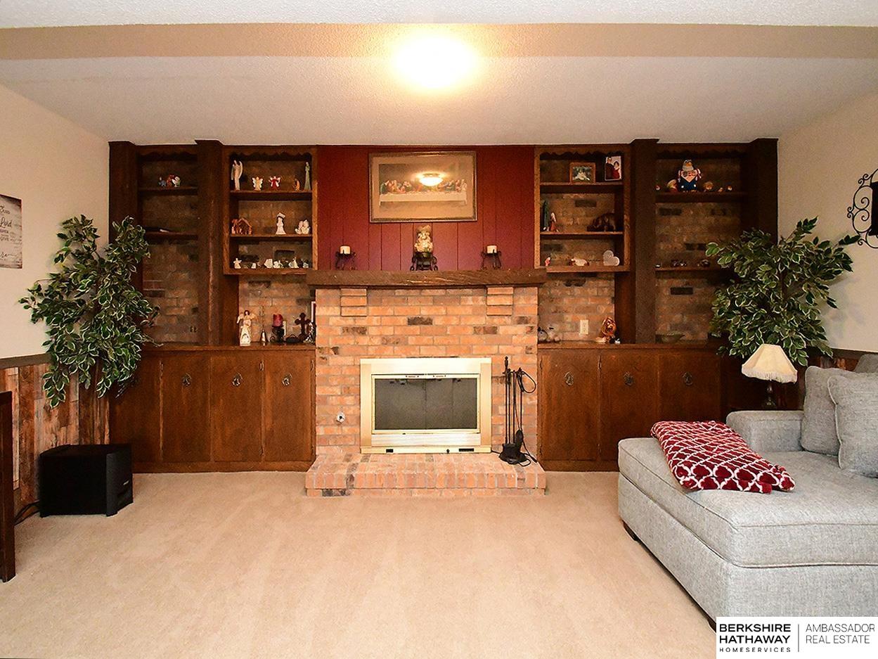 4430 Shady Lane Circle, Omaha, Nebraska image 9