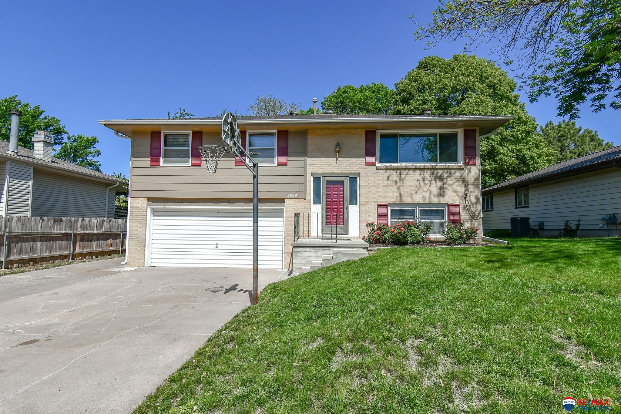 5924 Elkcrest Drive, Lincoln