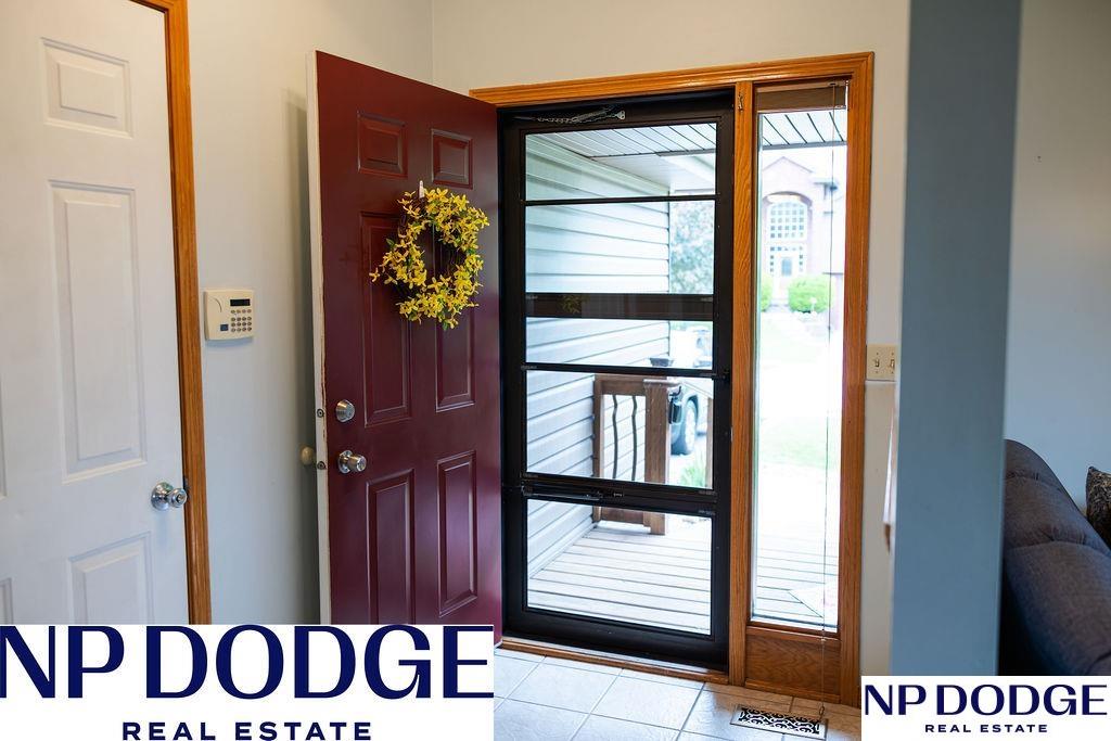 611 Diamond Lane, Papillion, Nebraska image 2