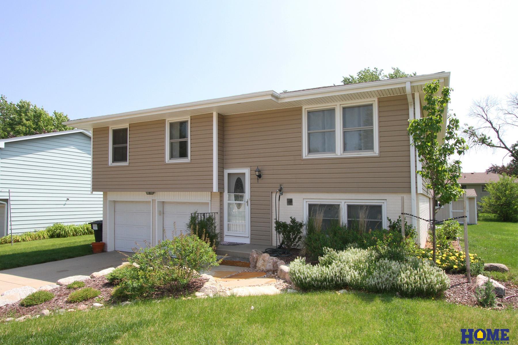 5632 Stonecliffe Court, Lincoln, Nebraska image 2