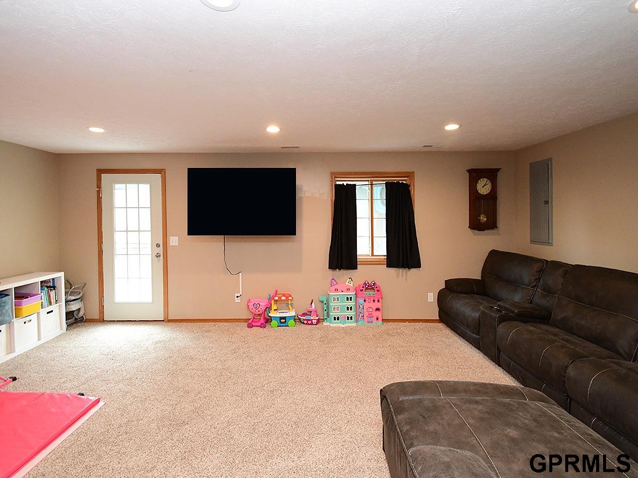 1831 Redstone Road, Lincoln, Nebraska image 18