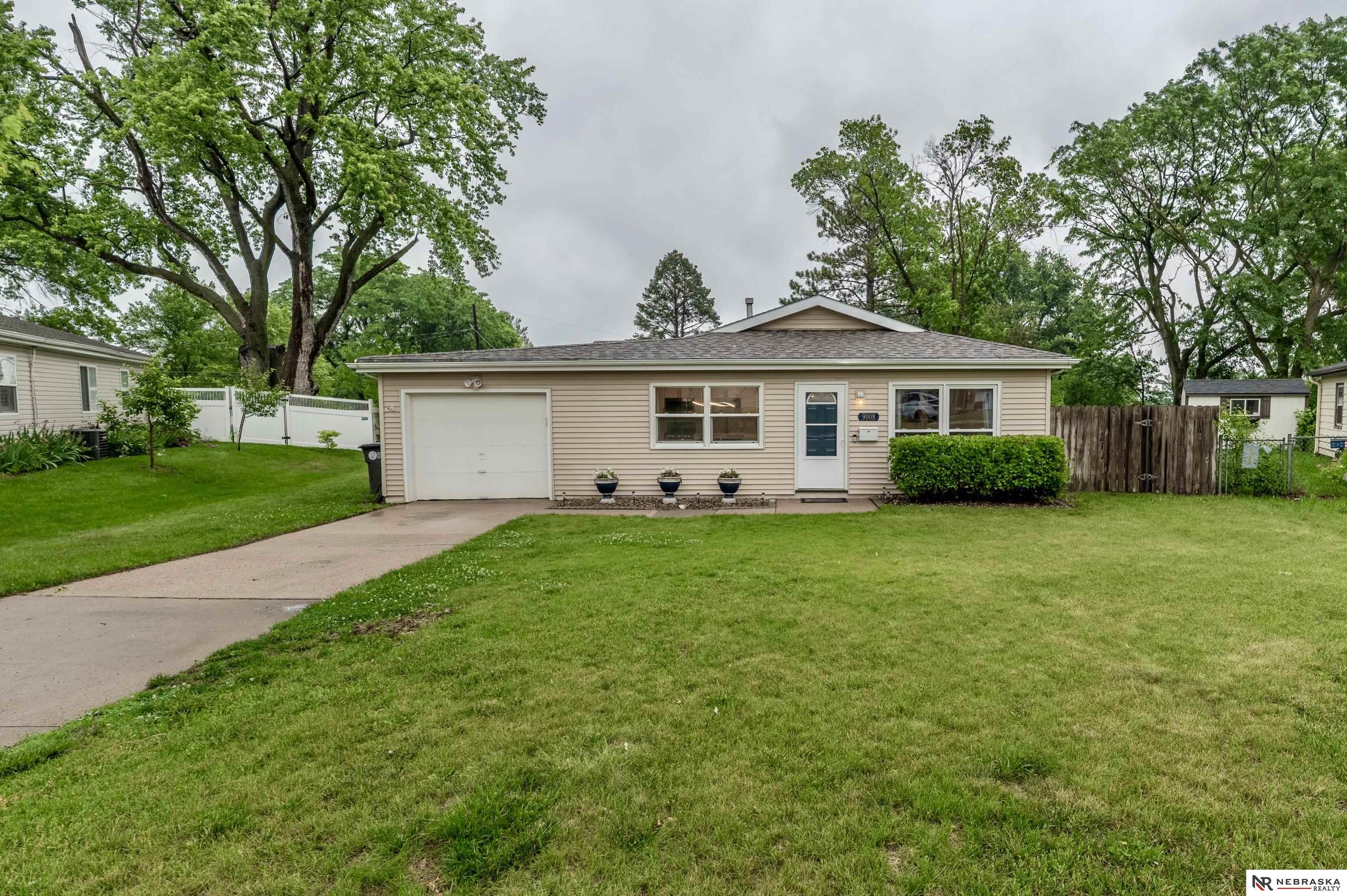 9008 Lamont Street, Omaha, Nebraska image 1