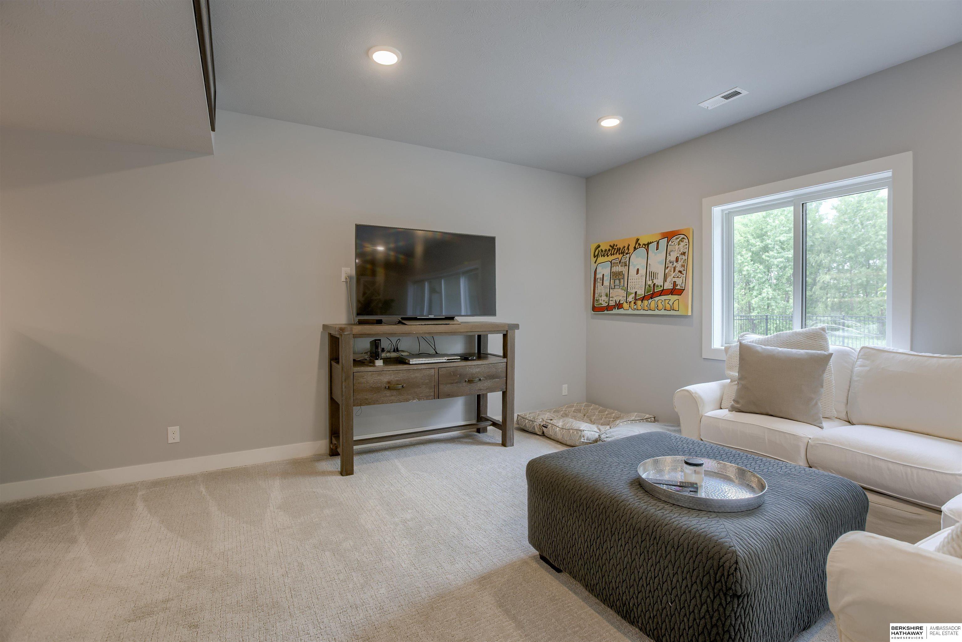 18244 Cheyenne Road, Omaha, Nebraska image 36