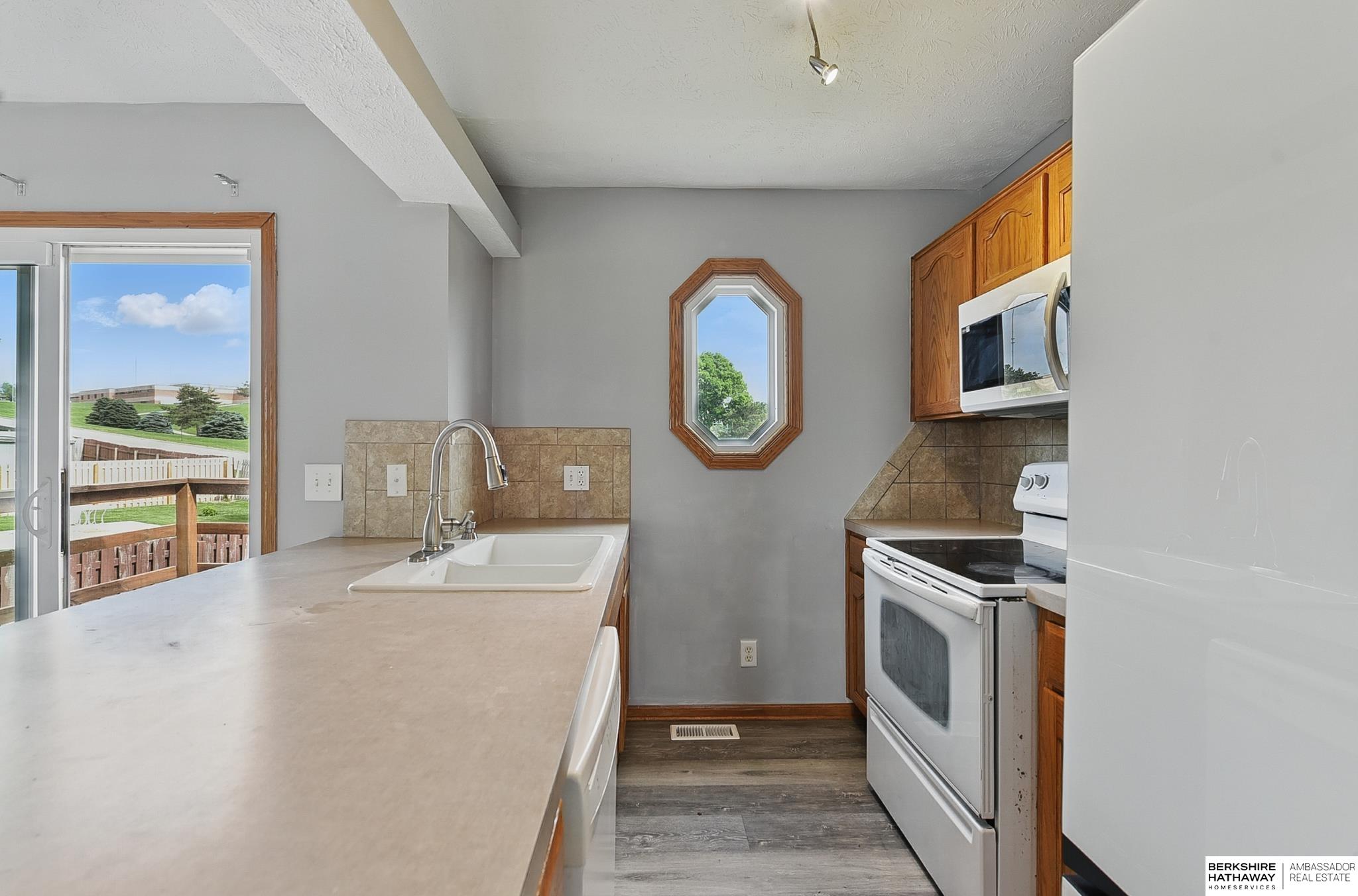 8517 Vernon Avenue, Omaha, Nebraska image 15