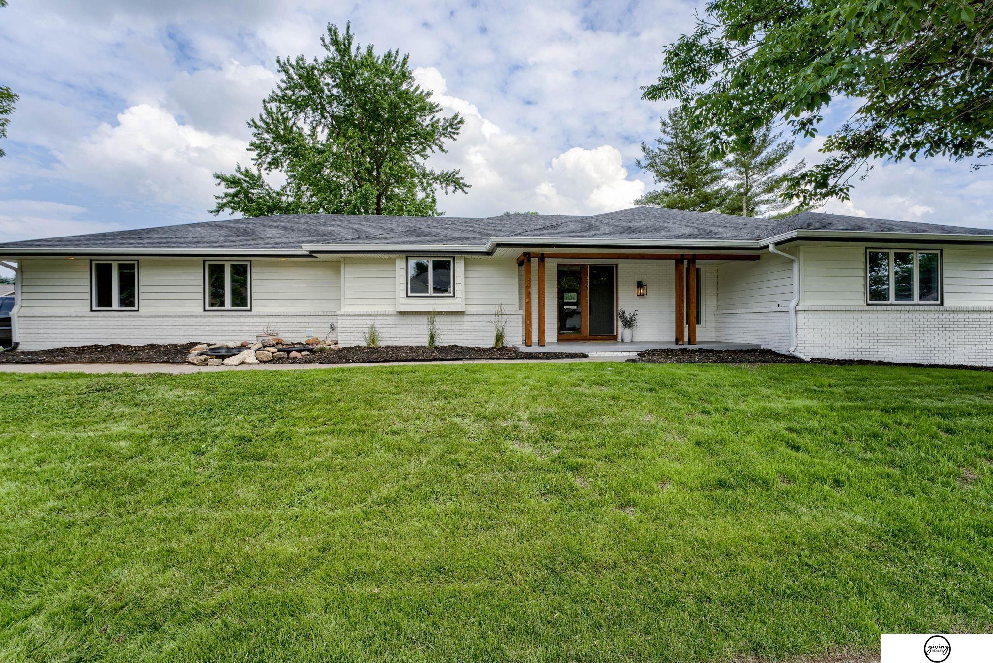 3913 N 207th Street, Elkhorn, Nebraska image 1