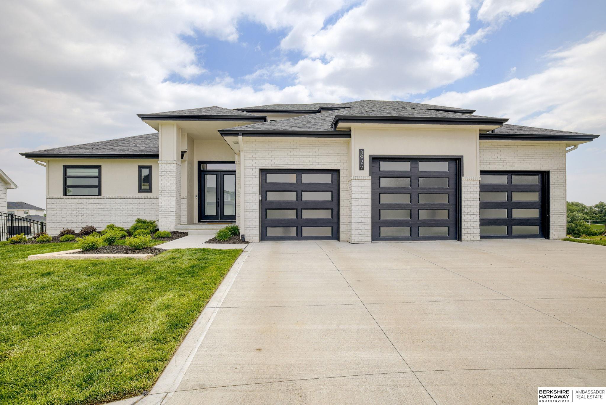 3925 S 210th Avenue, Elkhorn NE 68022