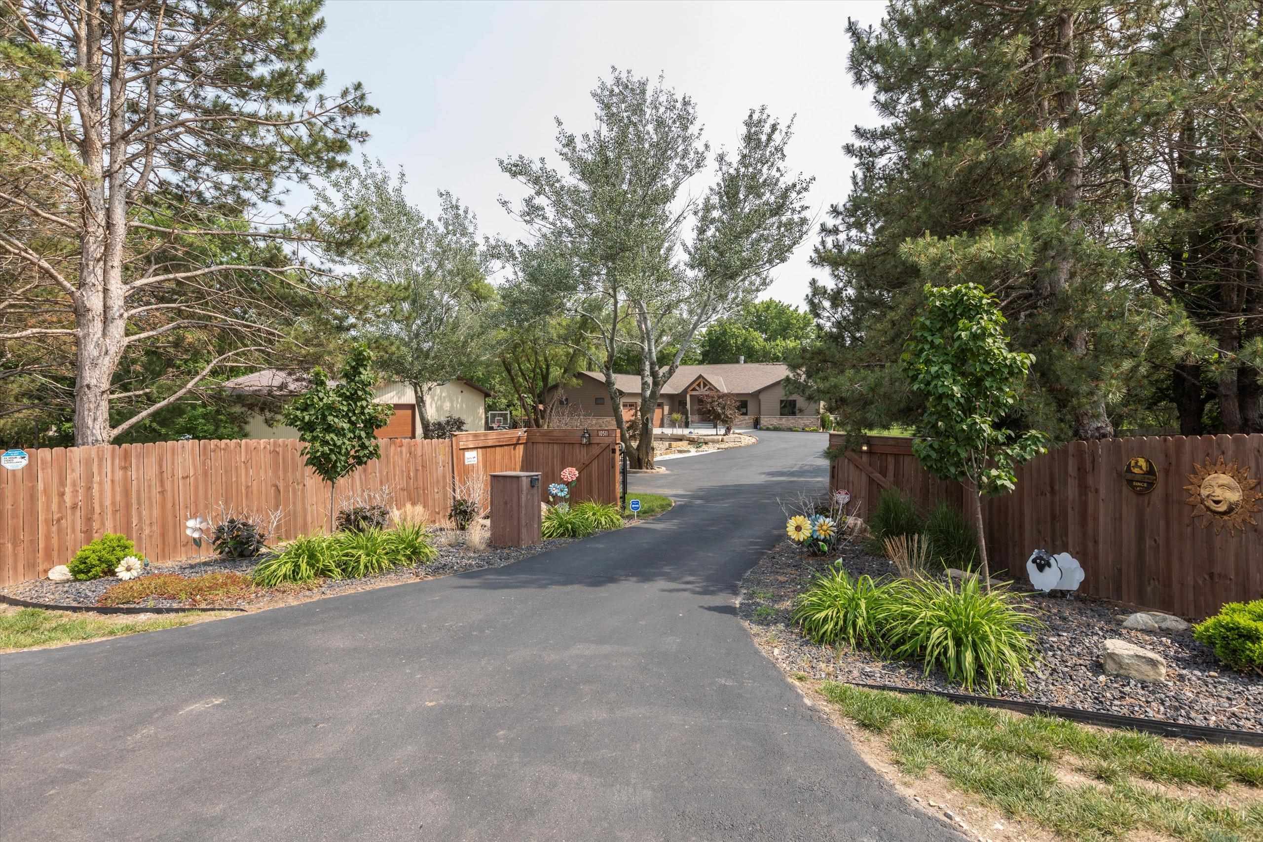 10511 Holdrege Street NE, Lincoln NE 68527