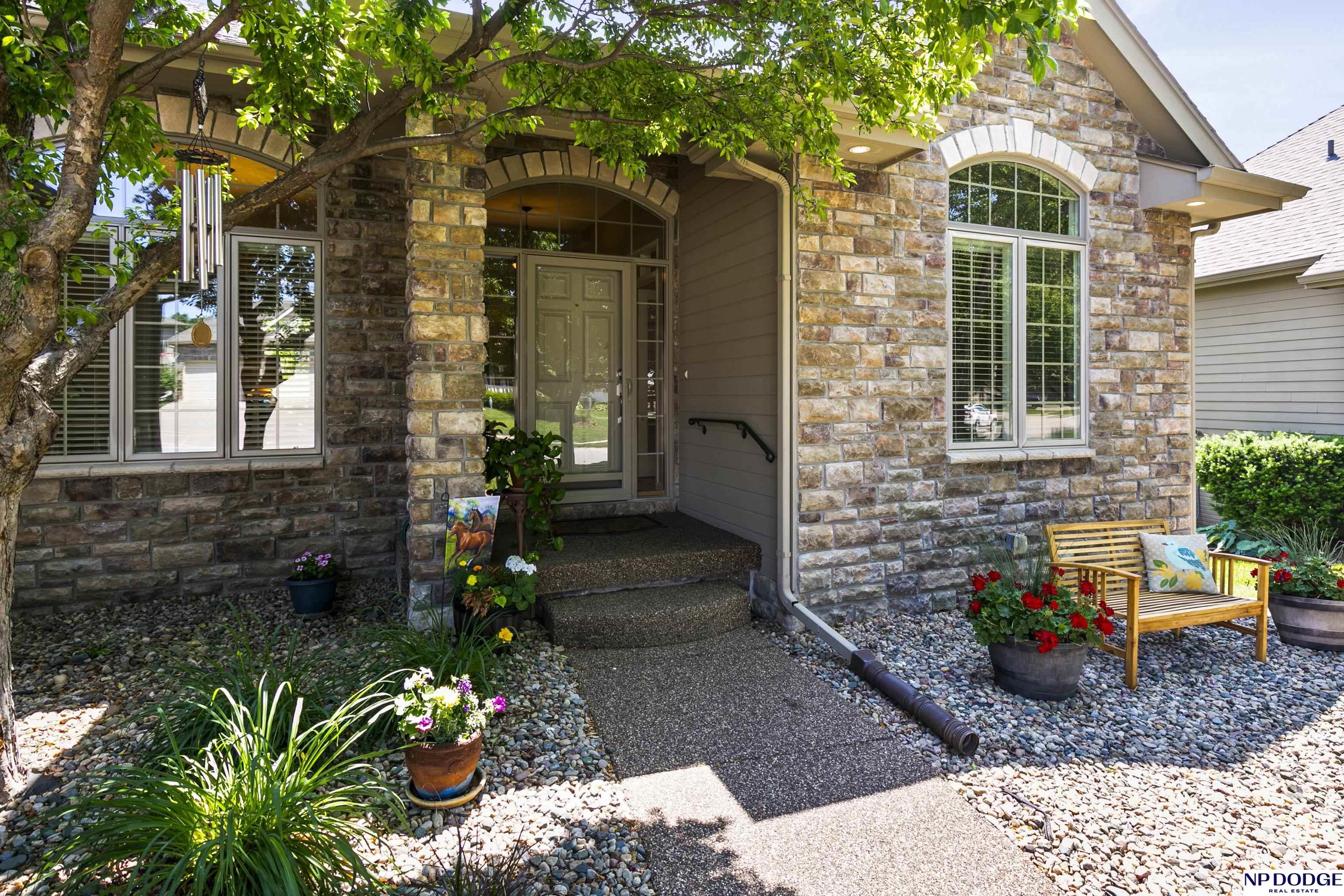 7335 S 101 Avenue, La Vista NE 68128