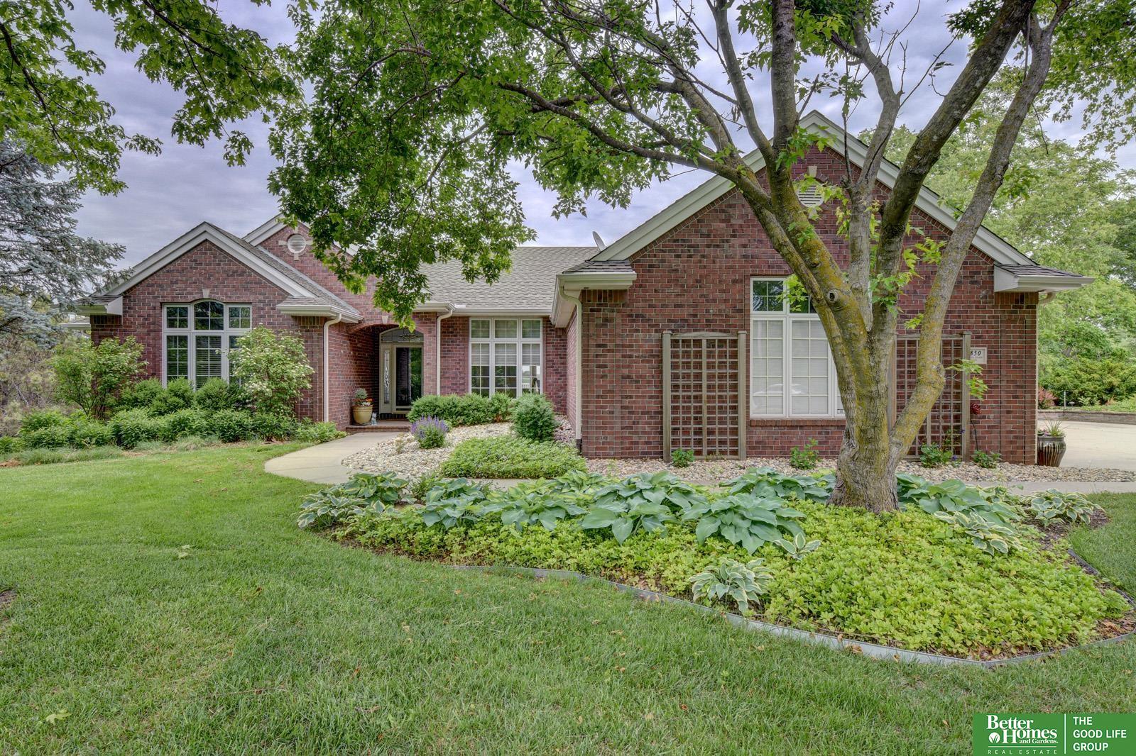 5850 Country Squire Plaza, Omaha NE 68152