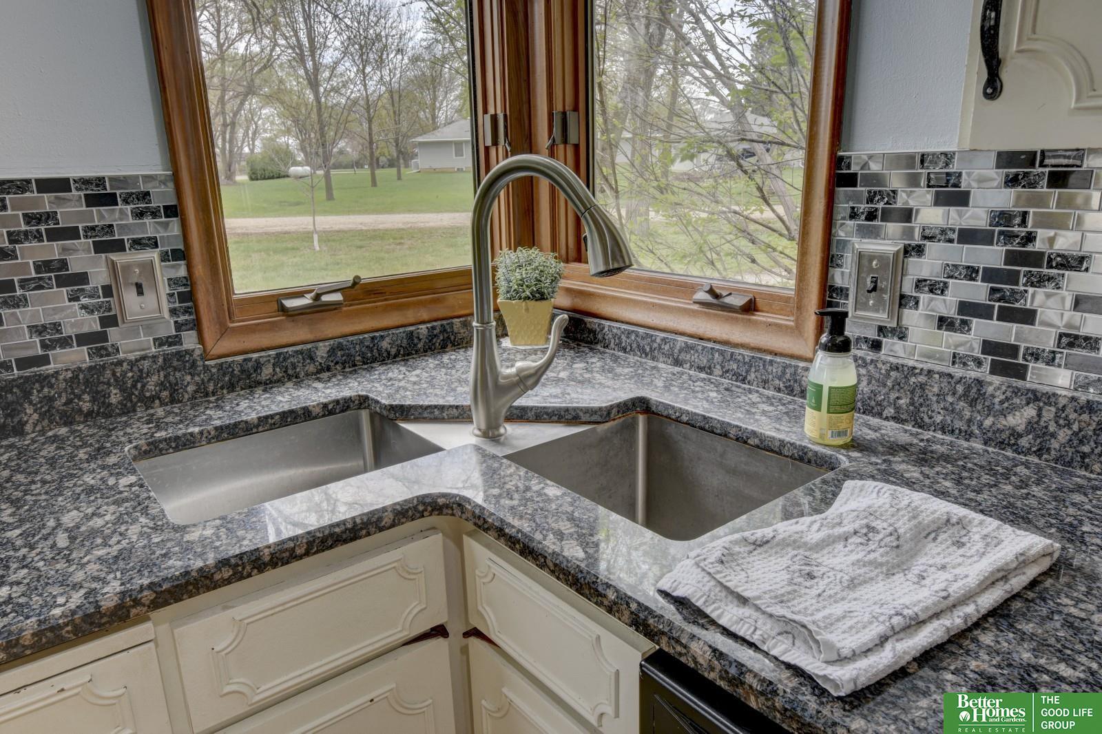 10032 Kings Drive, Omaha, Nebraska image 14