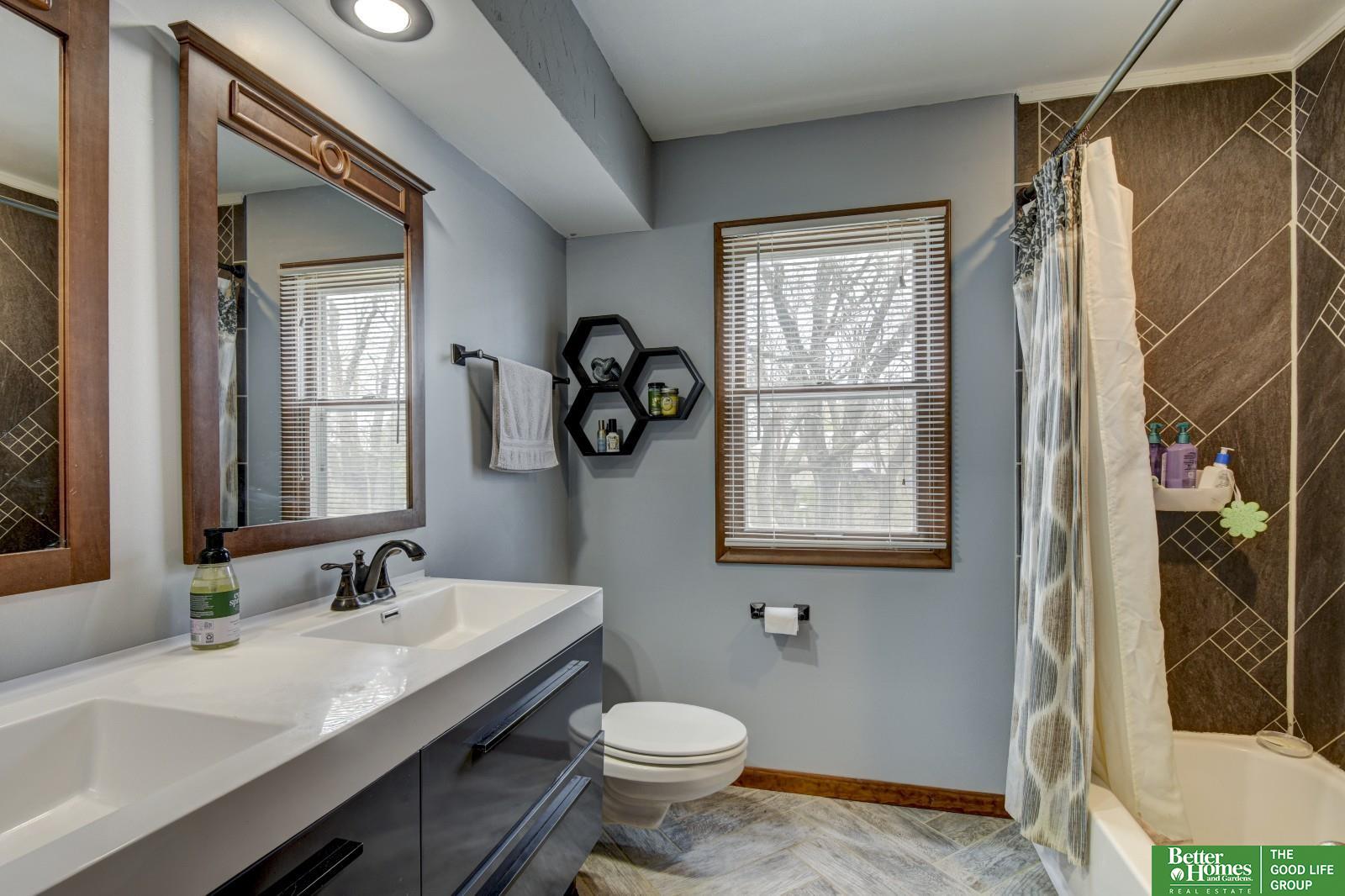 10032 Kings Drive, Omaha, Nebraska image 18