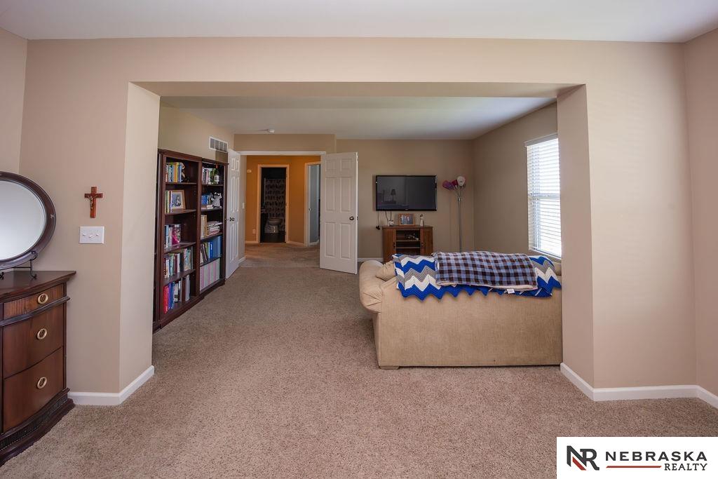 15929 Rosewater Parkway, Bennington, Nebraska image 26
