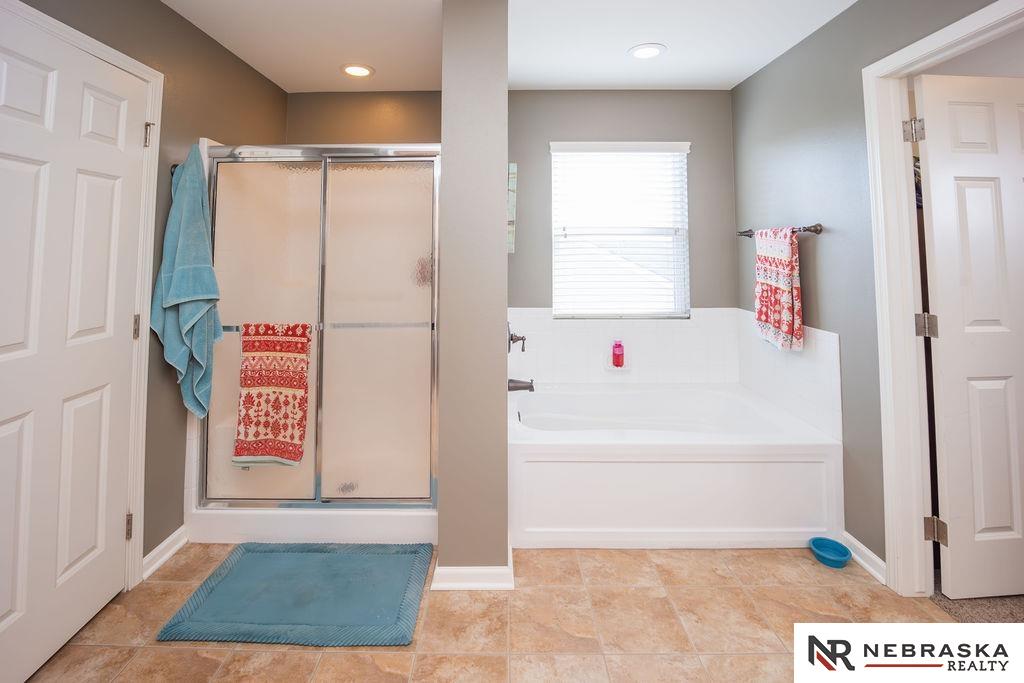 15929 Rosewater Parkway, Bennington, Nebraska image 29