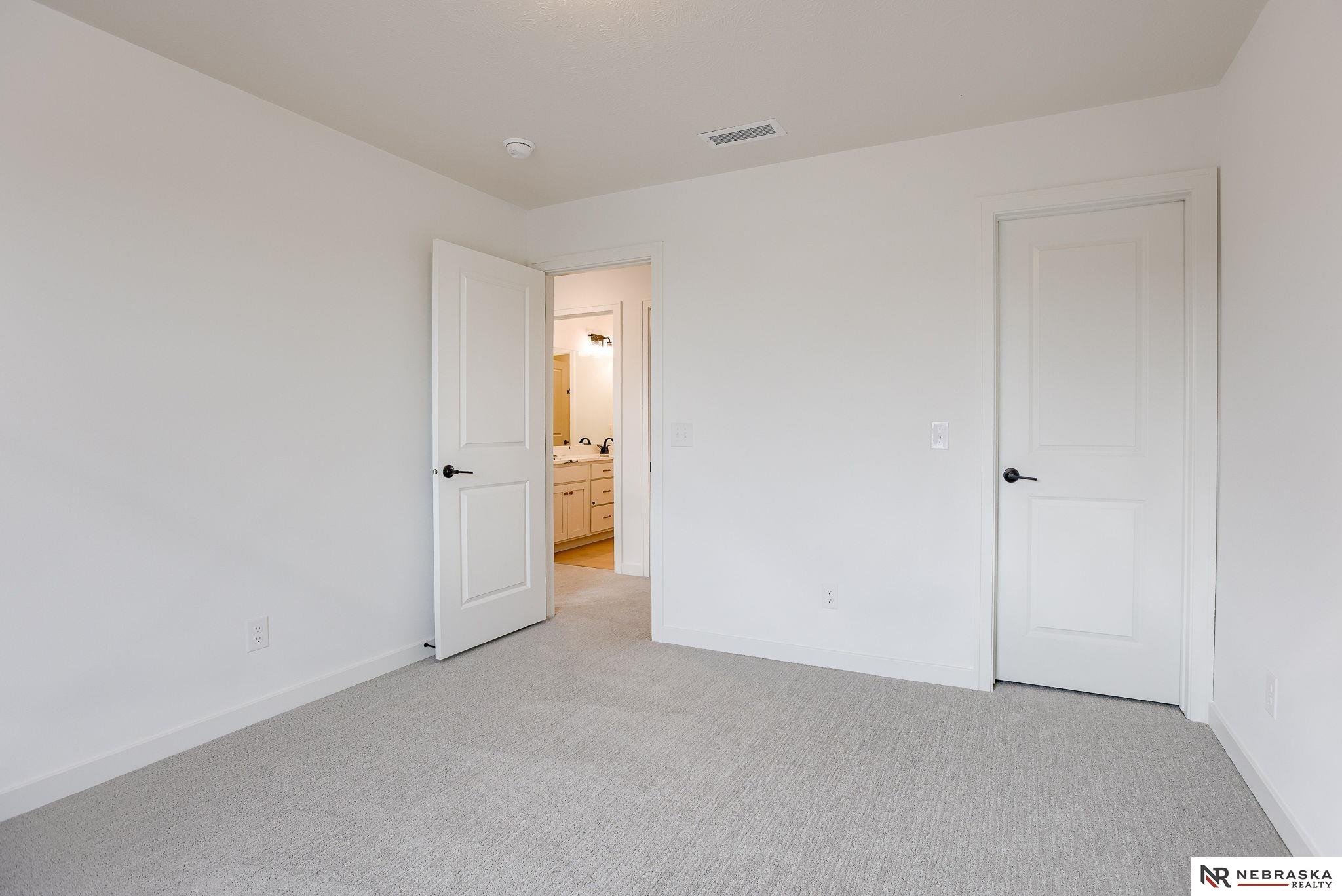 10903 Ranch Drive, Papillion, Nebraska image 32