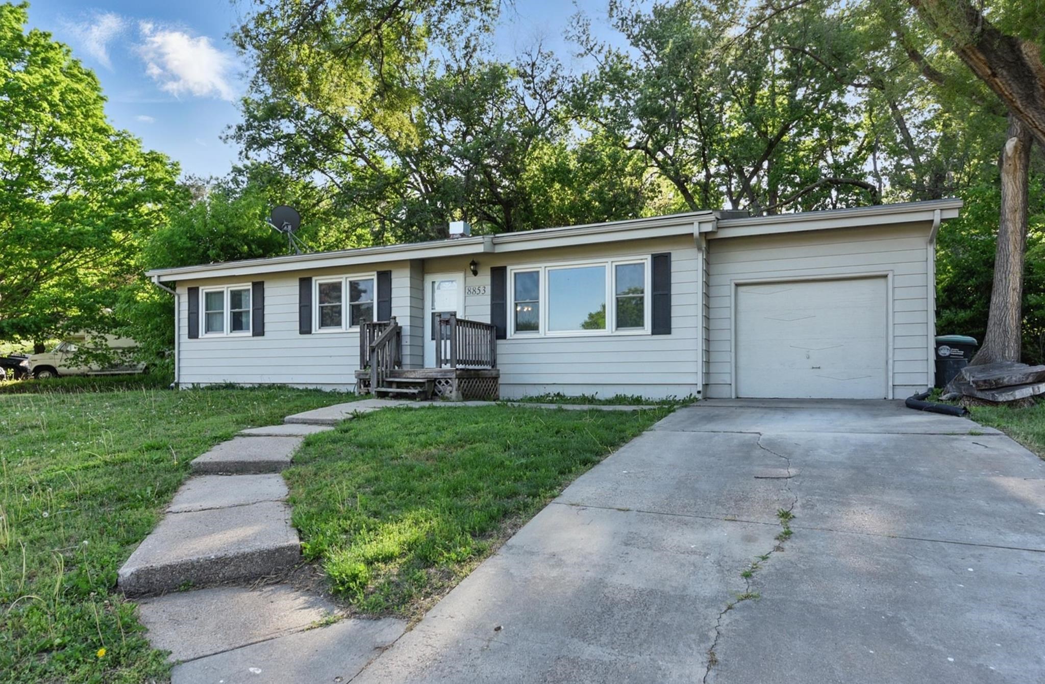 8853 Izard Circle, Omaha, Nebraska image 1