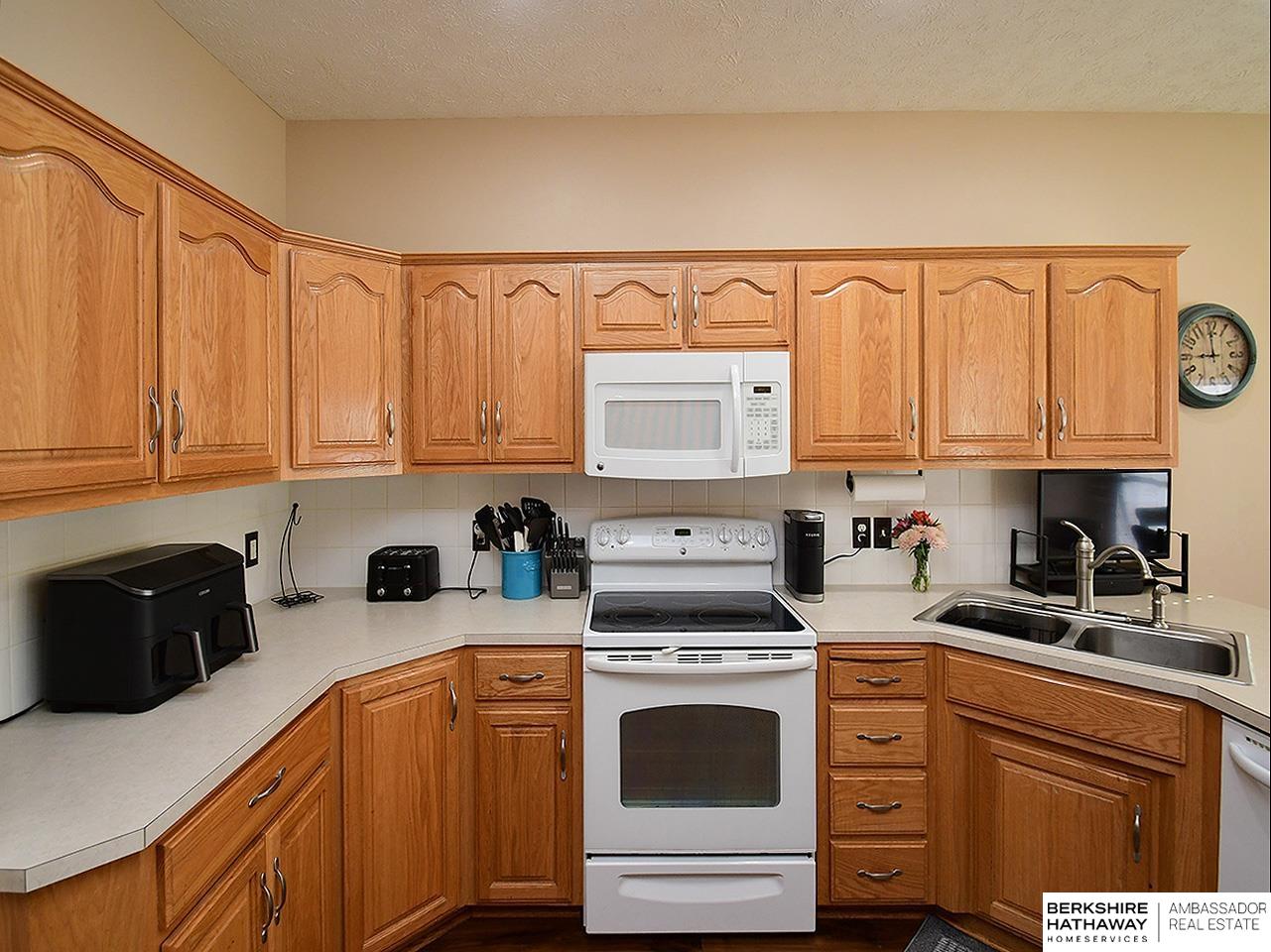 8215 S 107 Street, La Vista, Nebraska image 12