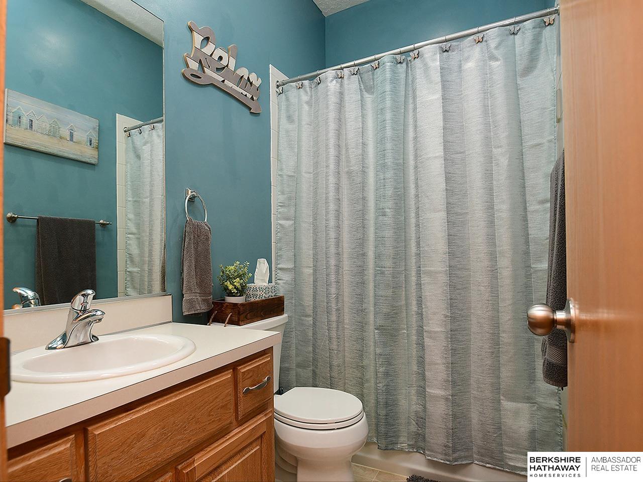 8215 S 107 Street, La Vista, Nebraska image 15