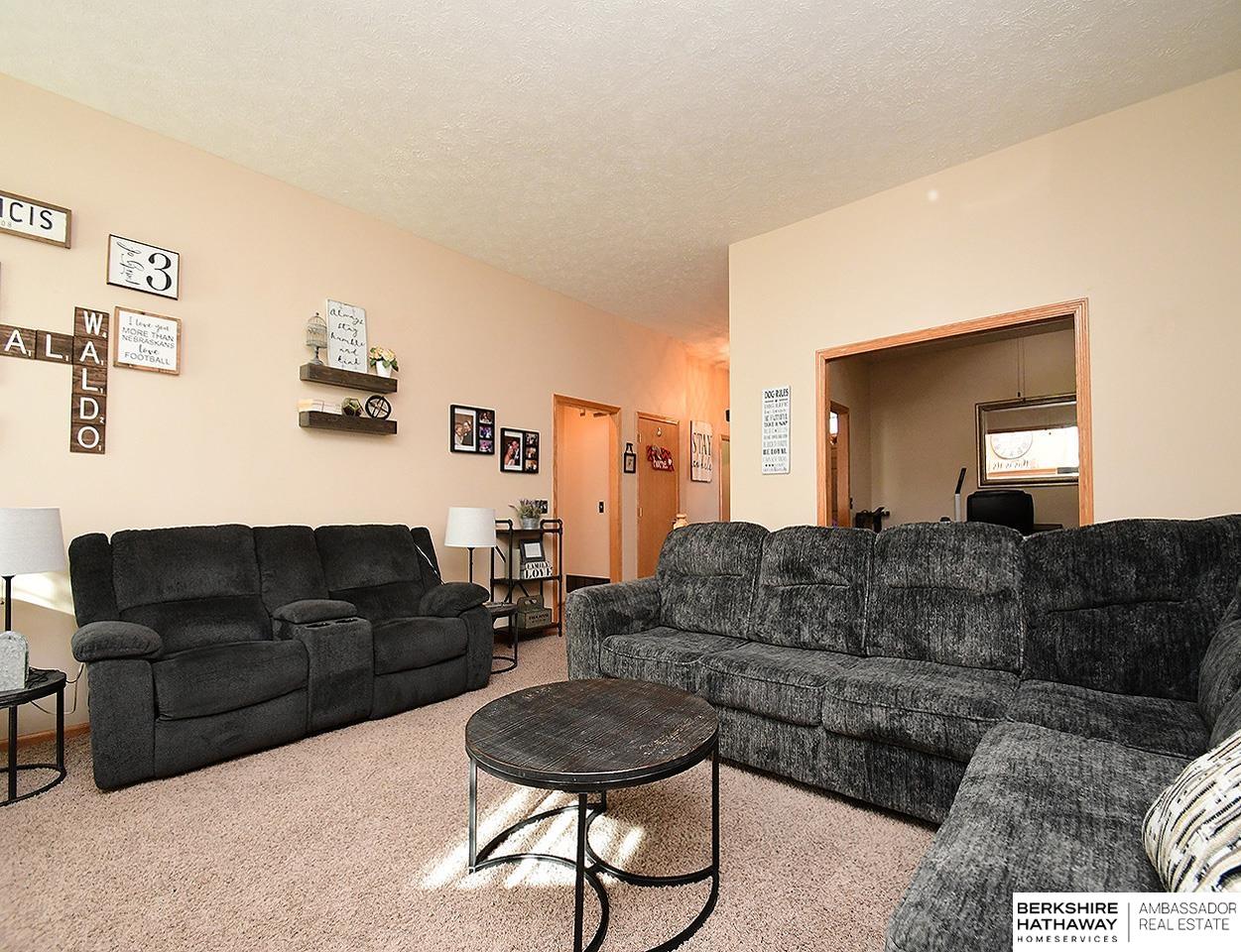 8215 S 107 Street, La Vista, Nebraska image 7