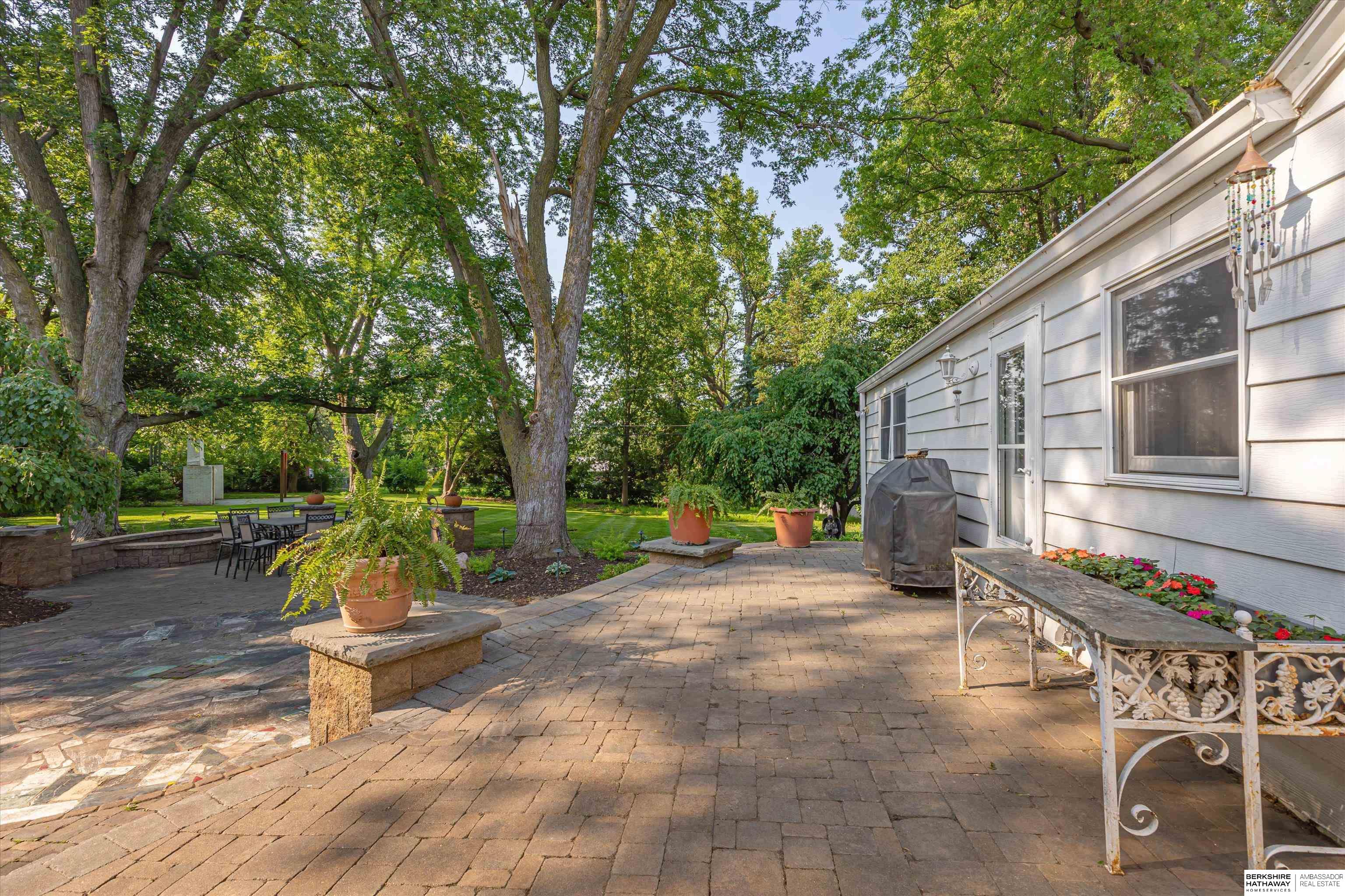 9015 Hickory Street, Omaha, Nebraska image 2