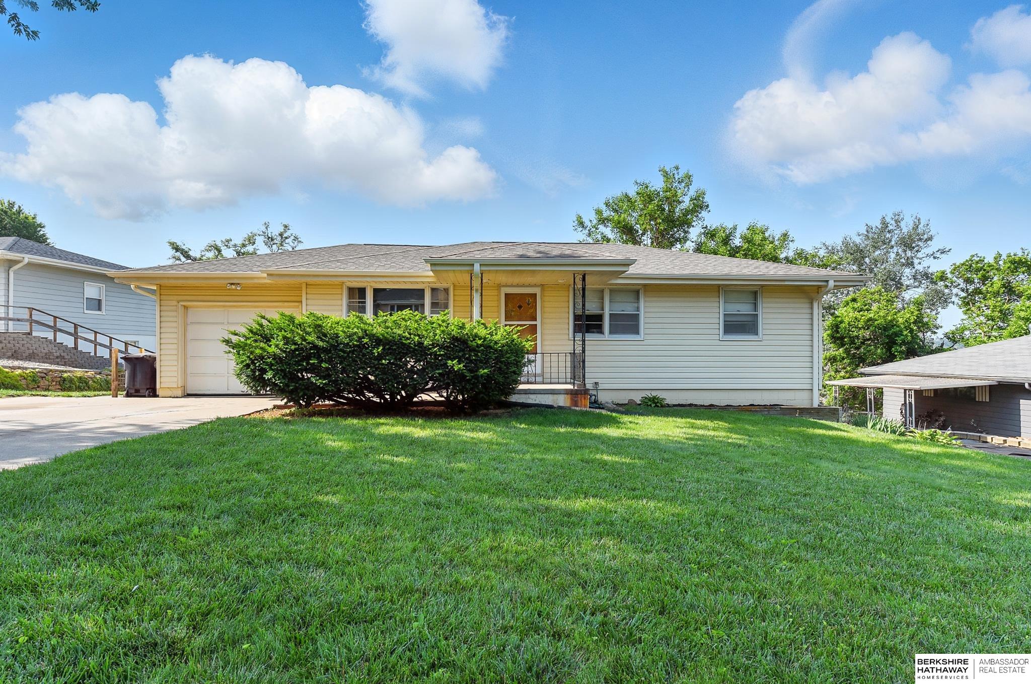 8521 Pinkney Street, Omaha, Nebraska image 1