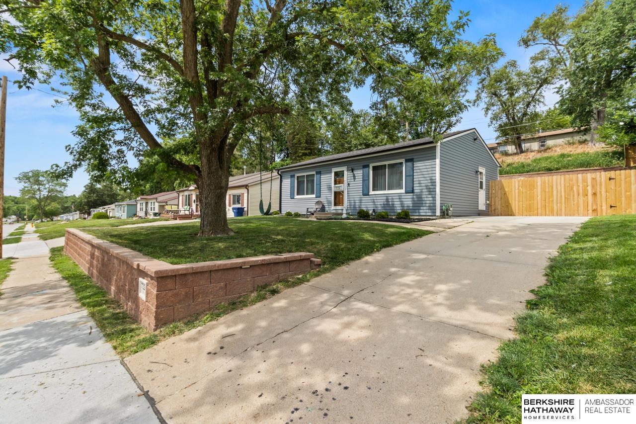 7326 S 69 Street, La Vista, Nebraska image 1