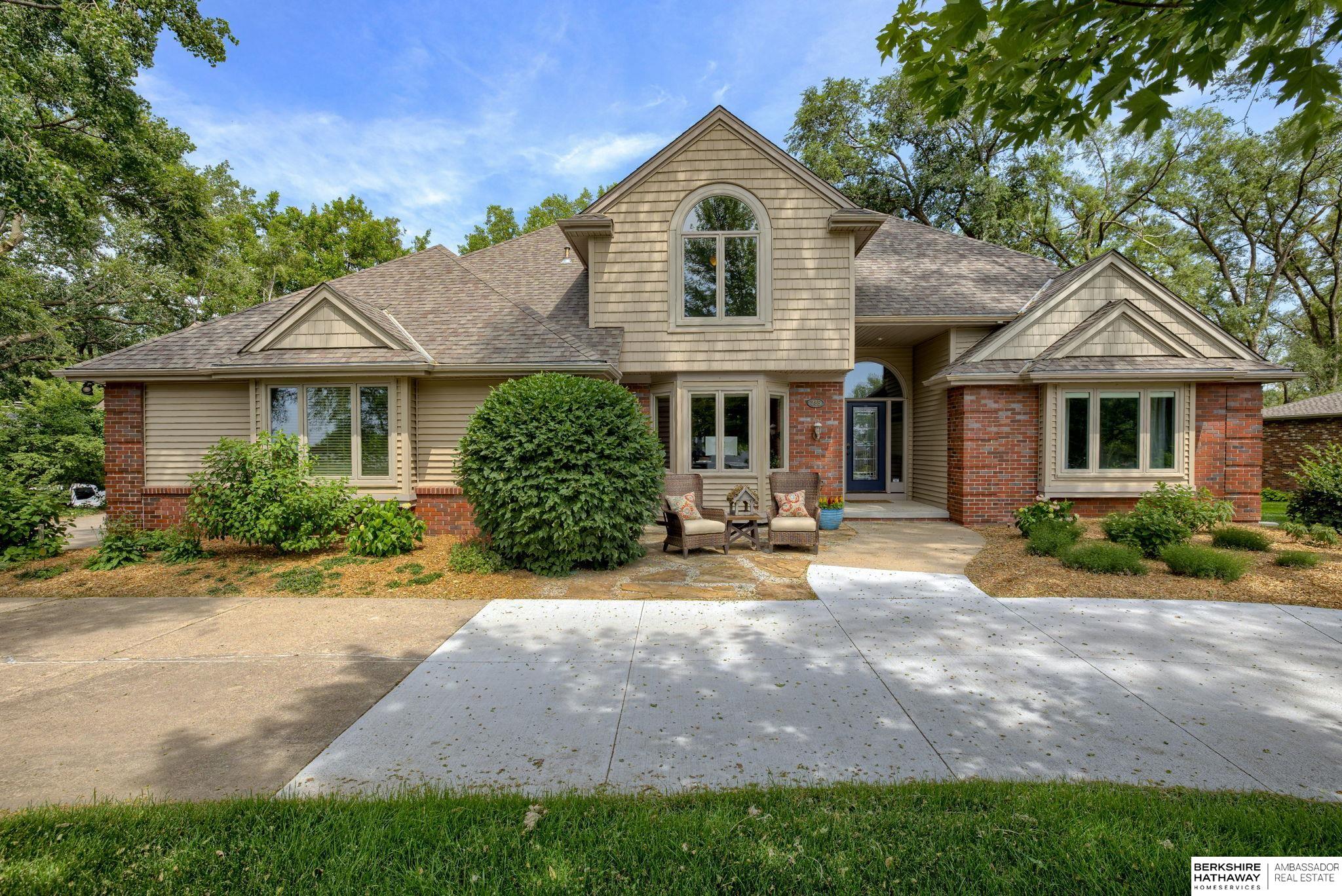 285 Skyline Drive, Elkhorn, Nebraska image 1