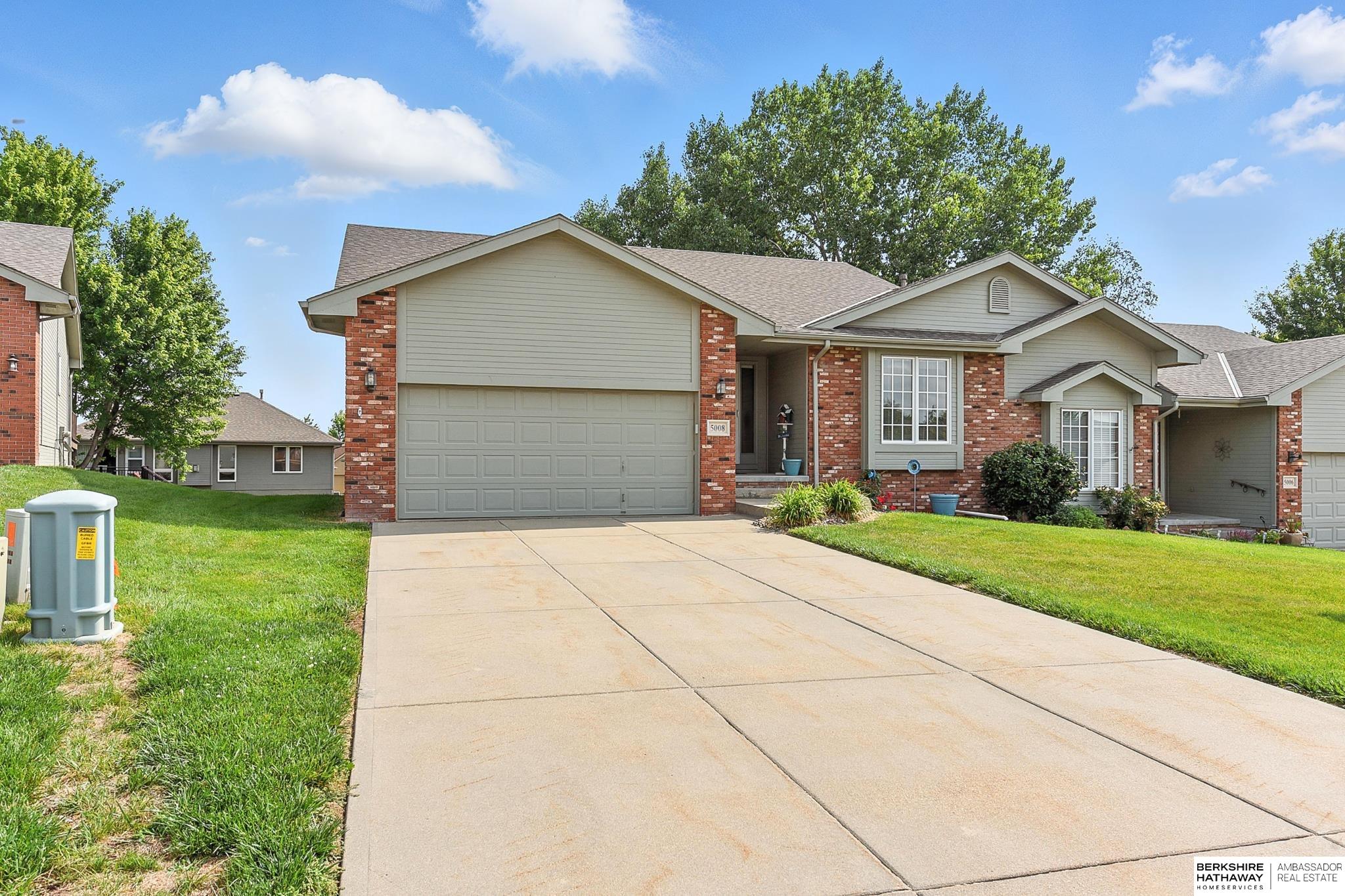 5008 Lakeside Drive, Papillion, Nebraska image 1