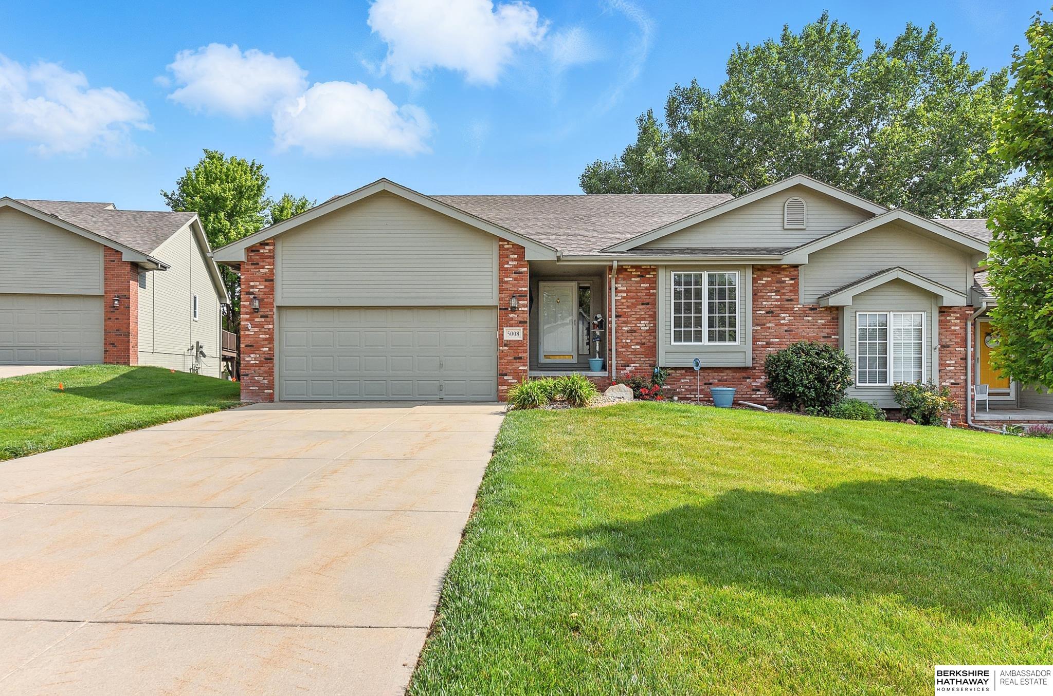 5008 Lakeside Drive, Papillion, Nebraska image 2