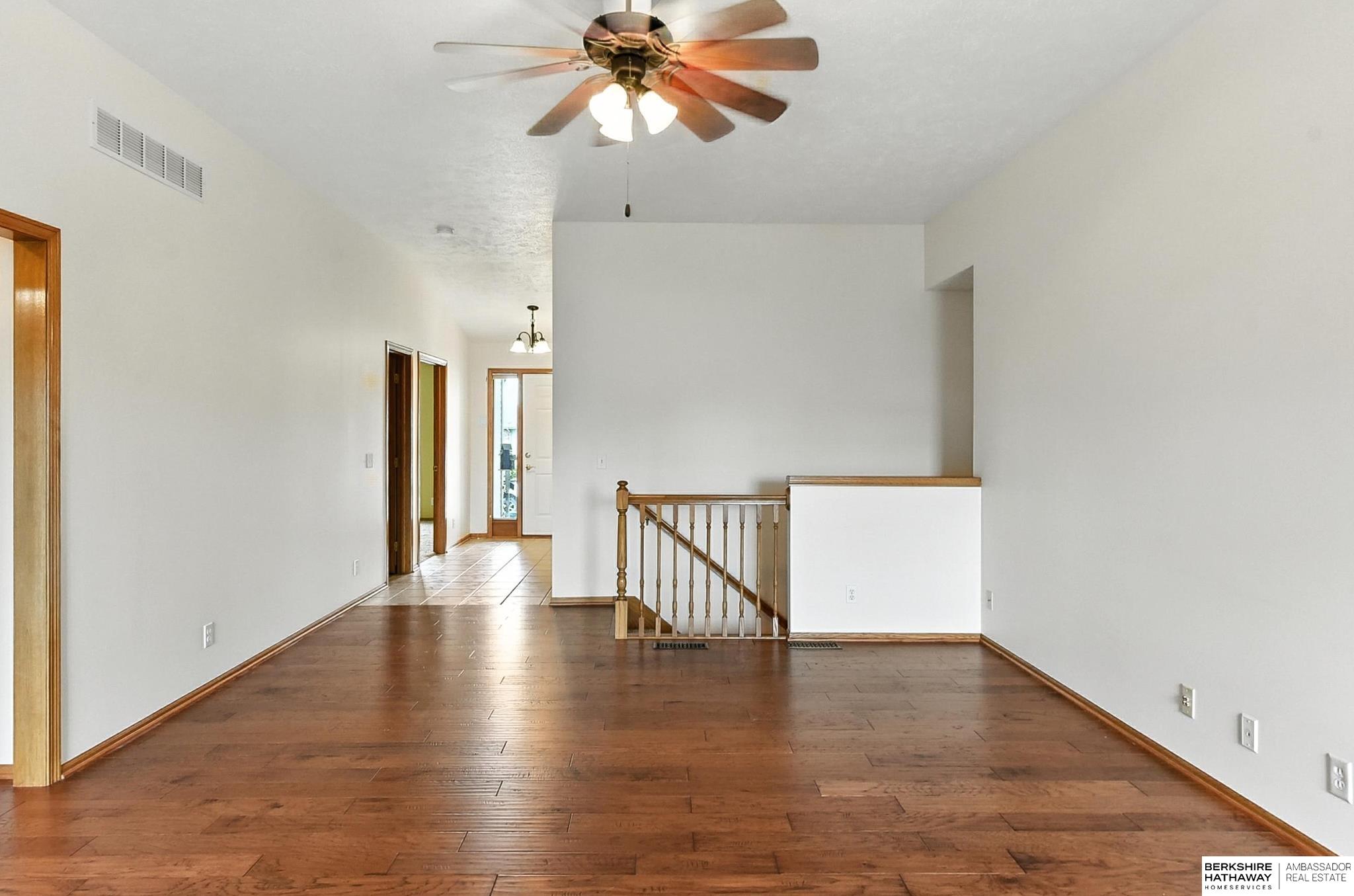 5008 Lakeside Drive, Papillion, Nebraska image 11