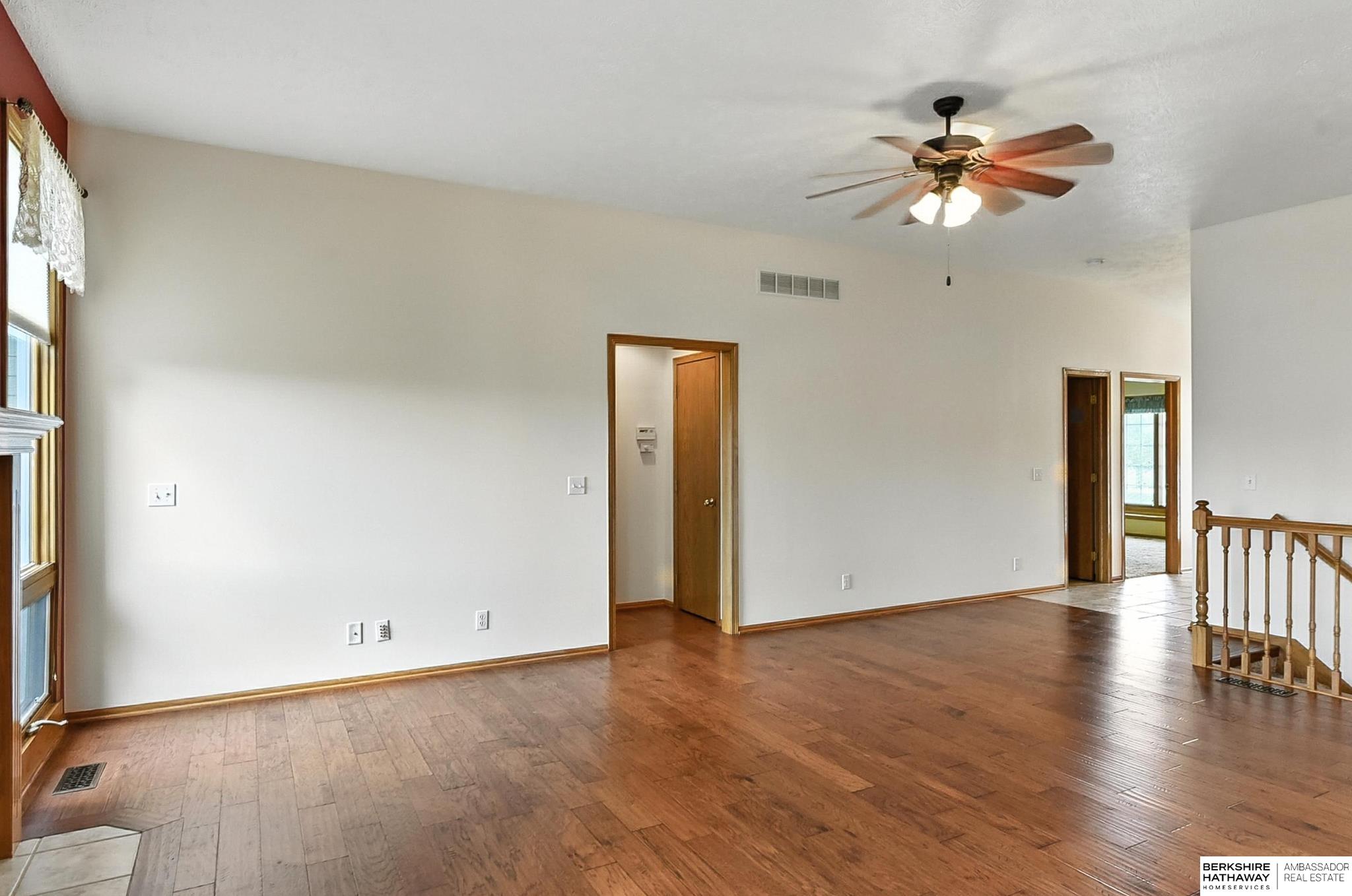5008 Lakeside Drive, Papillion, Nebraska image 12