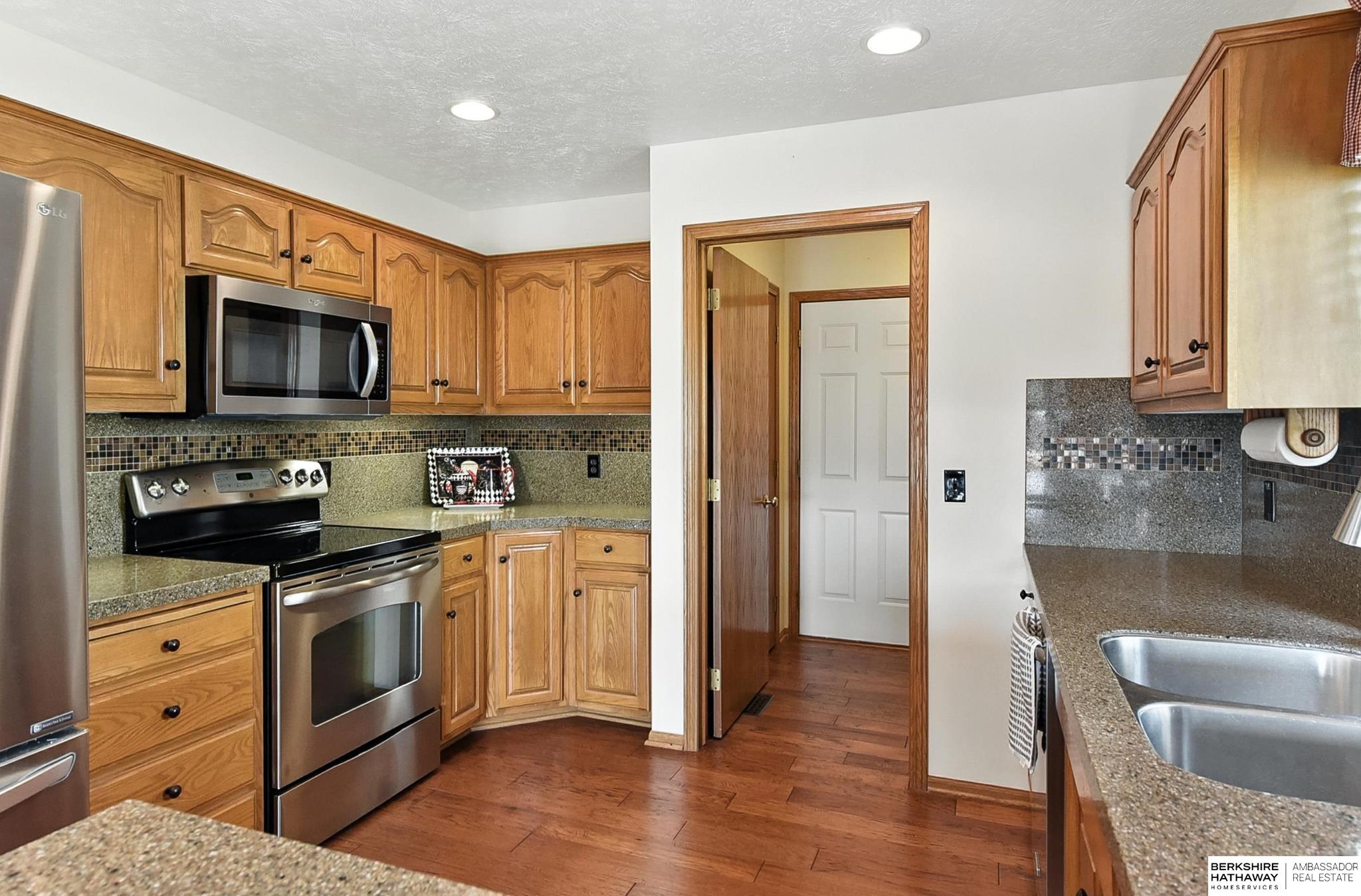 5008 Lakeside Drive, Papillion, Nebraska image 18