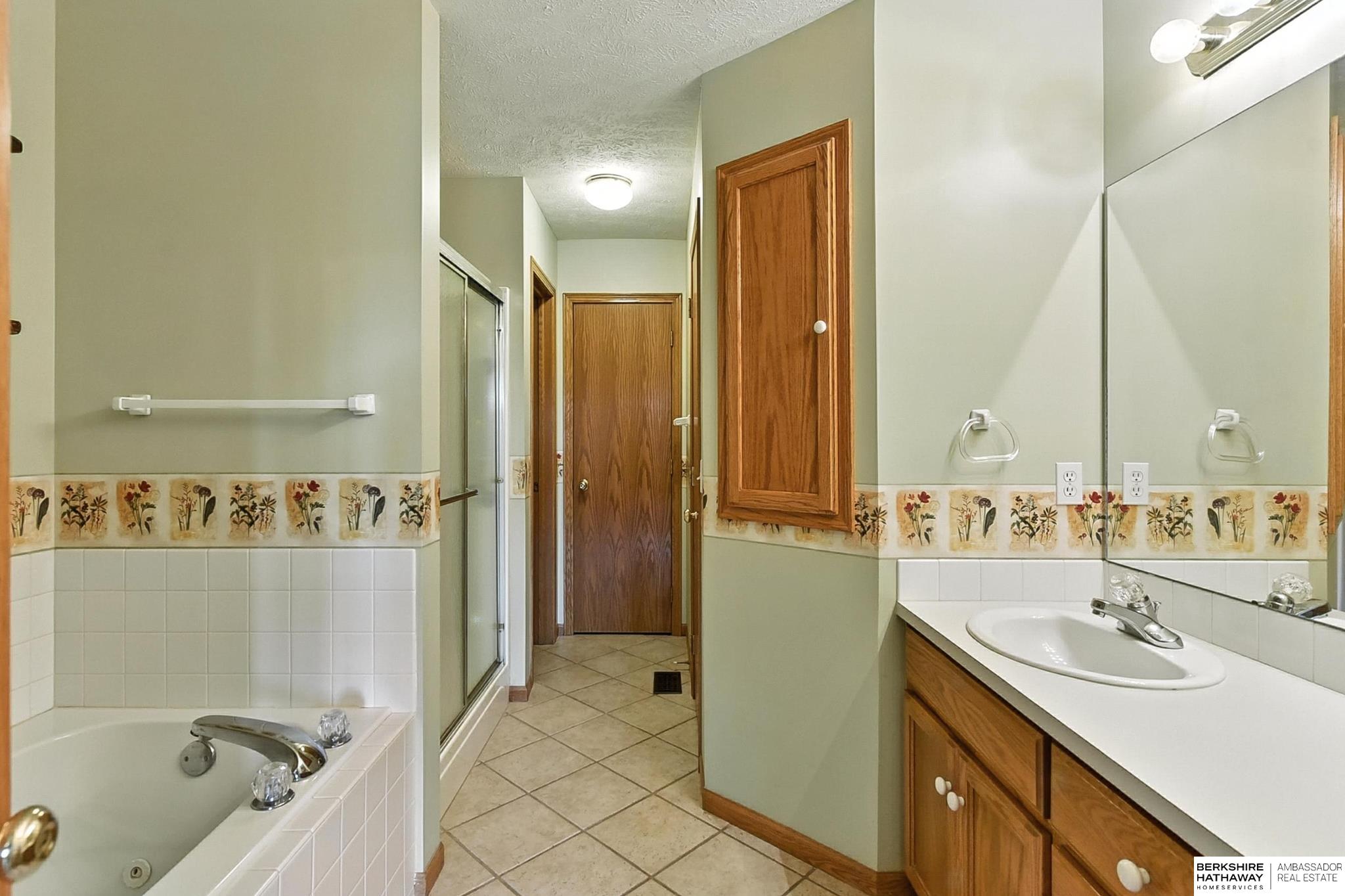5008 Lakeside Drive, Papillion, Nebraska image 32