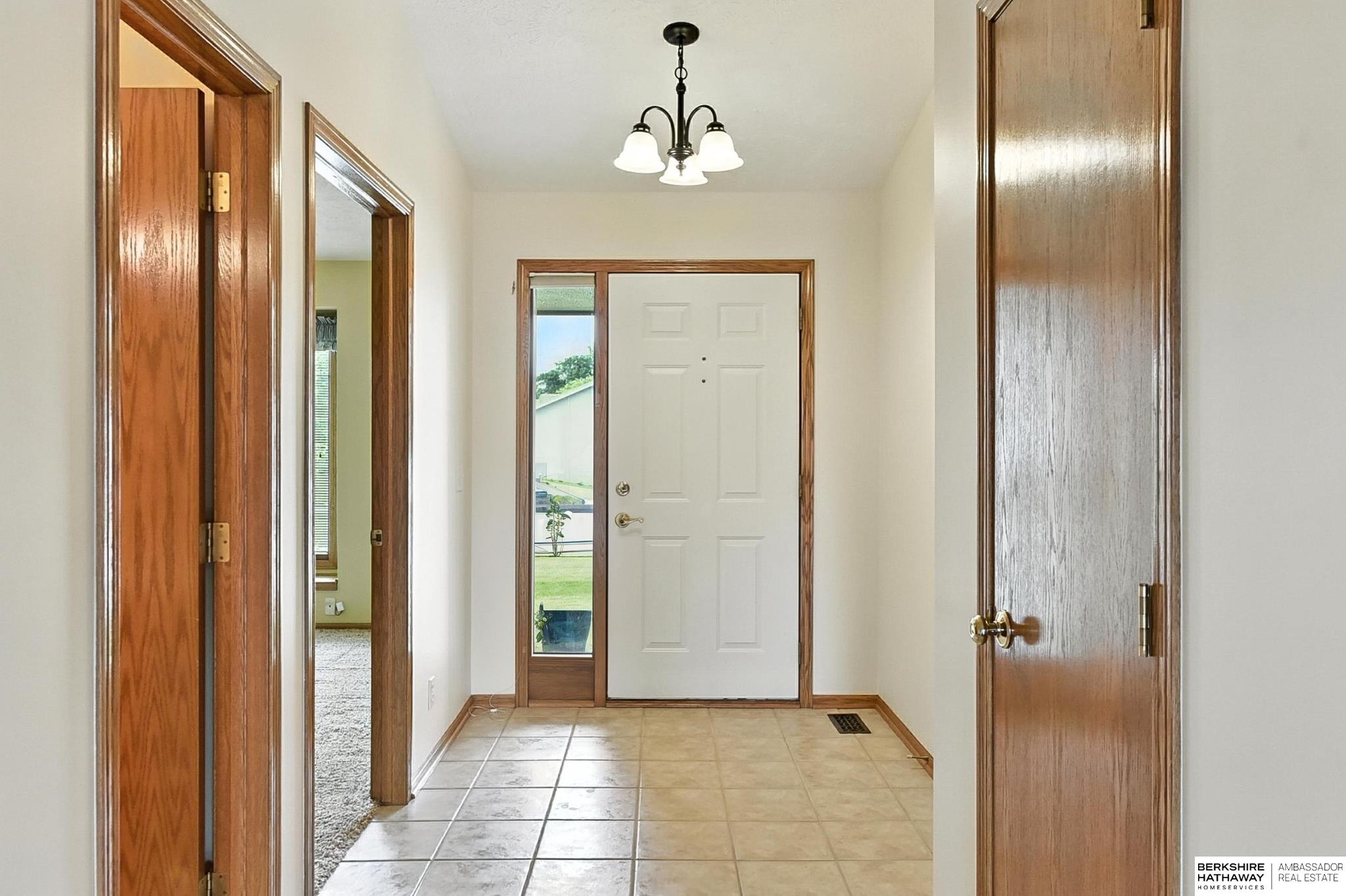 5008 Lakeside Drive, Papillion, Nebraska image 5