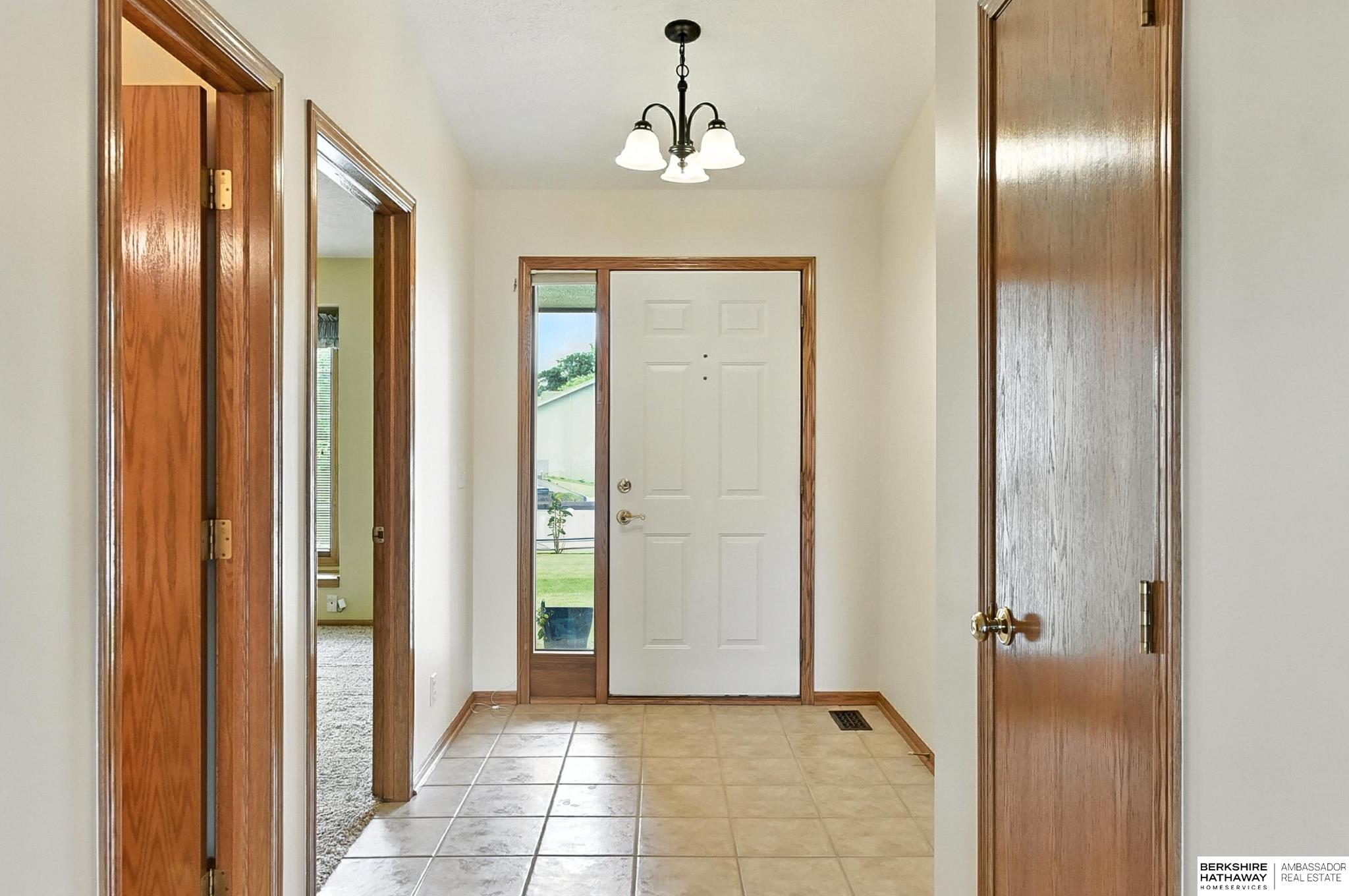 5008 Lakeside Drive, Papillion, Nebraska image 6